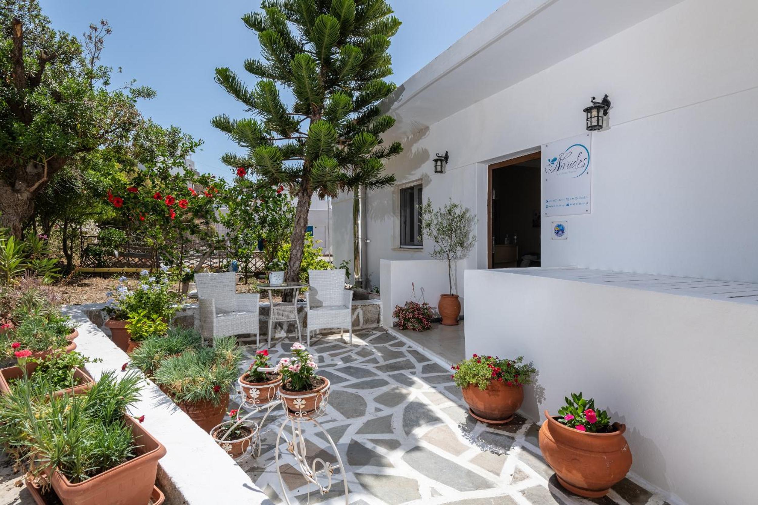 Niriides Luxury Studios