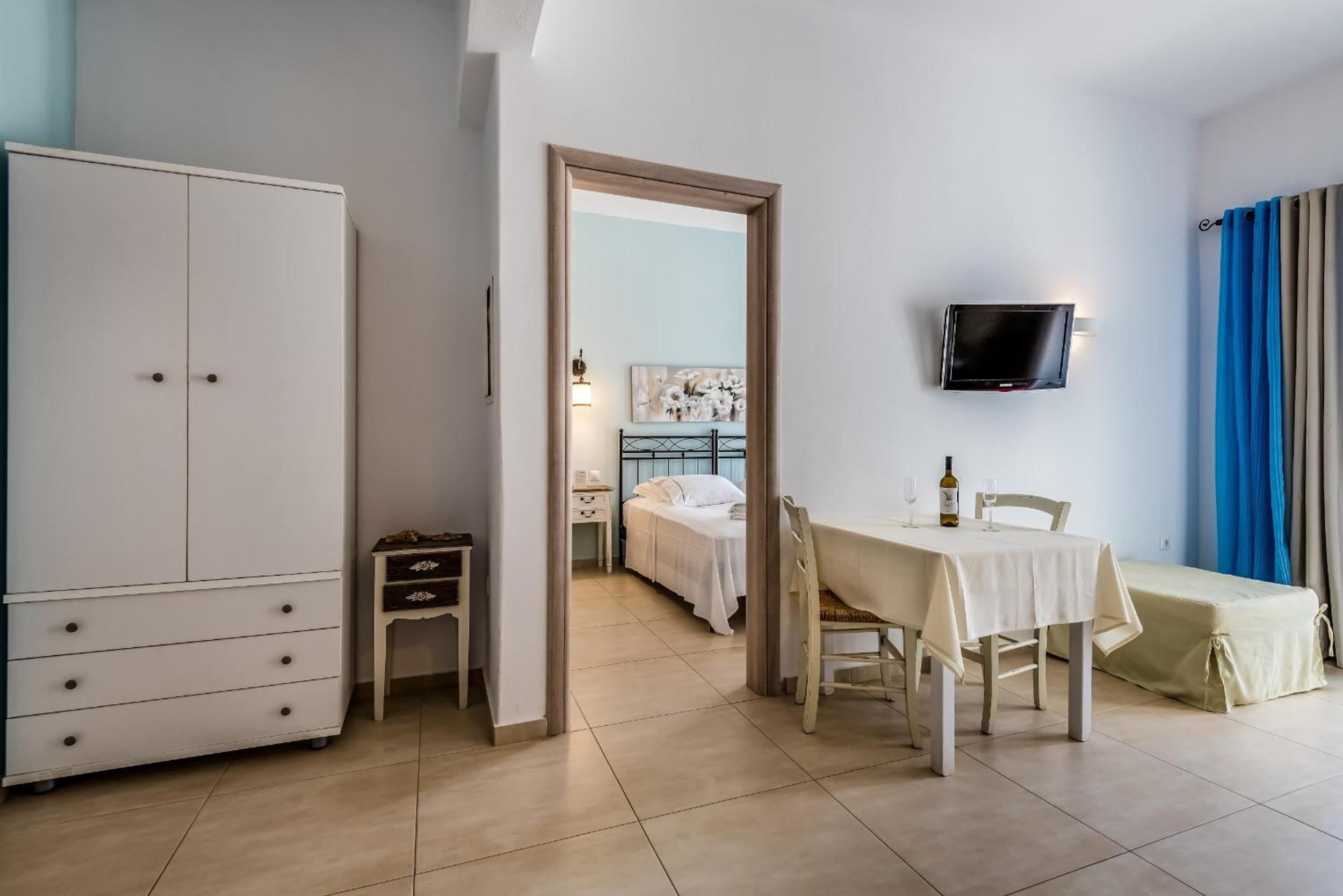 Niriides Luxury Studios