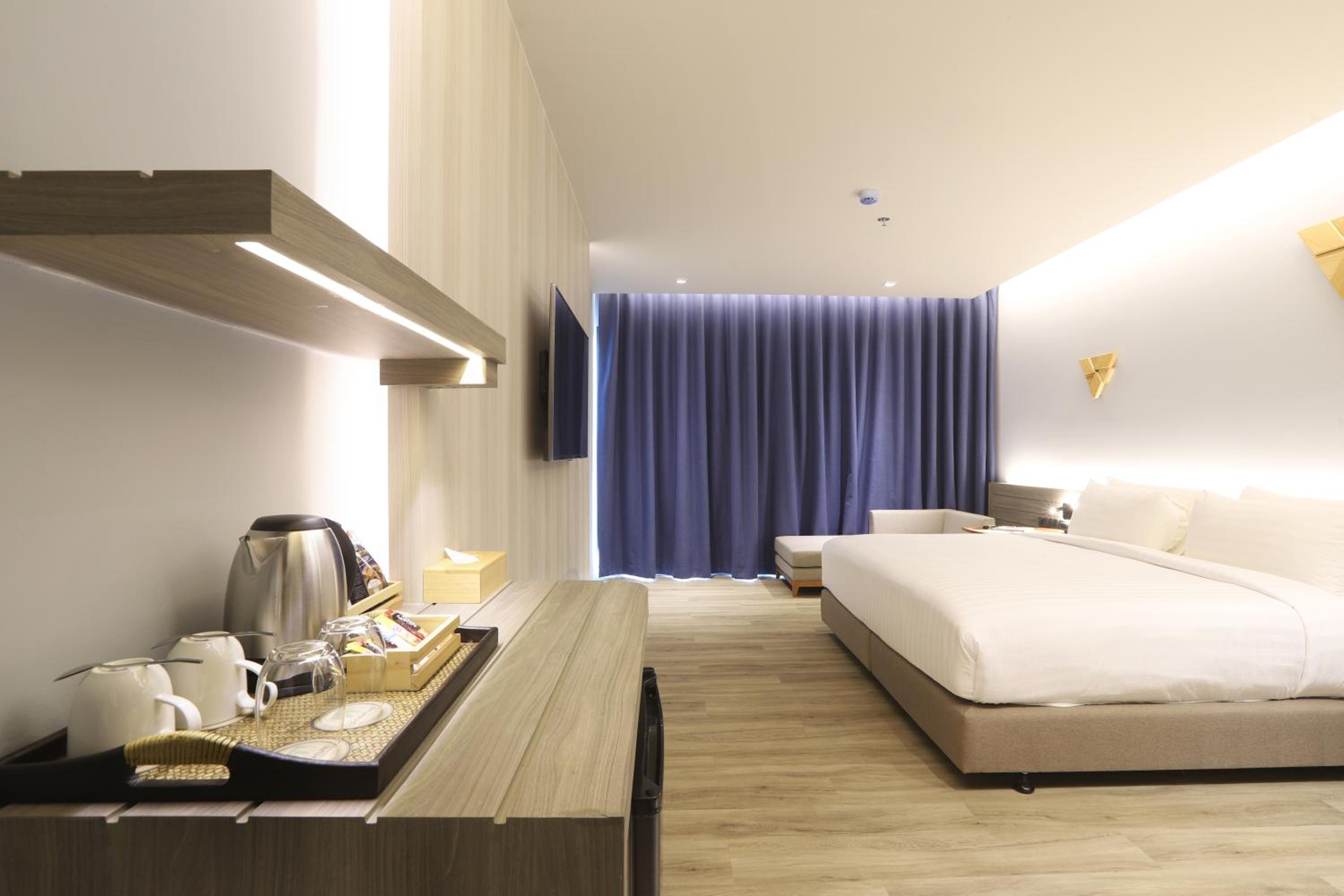 The Signature Hotel Airport 54