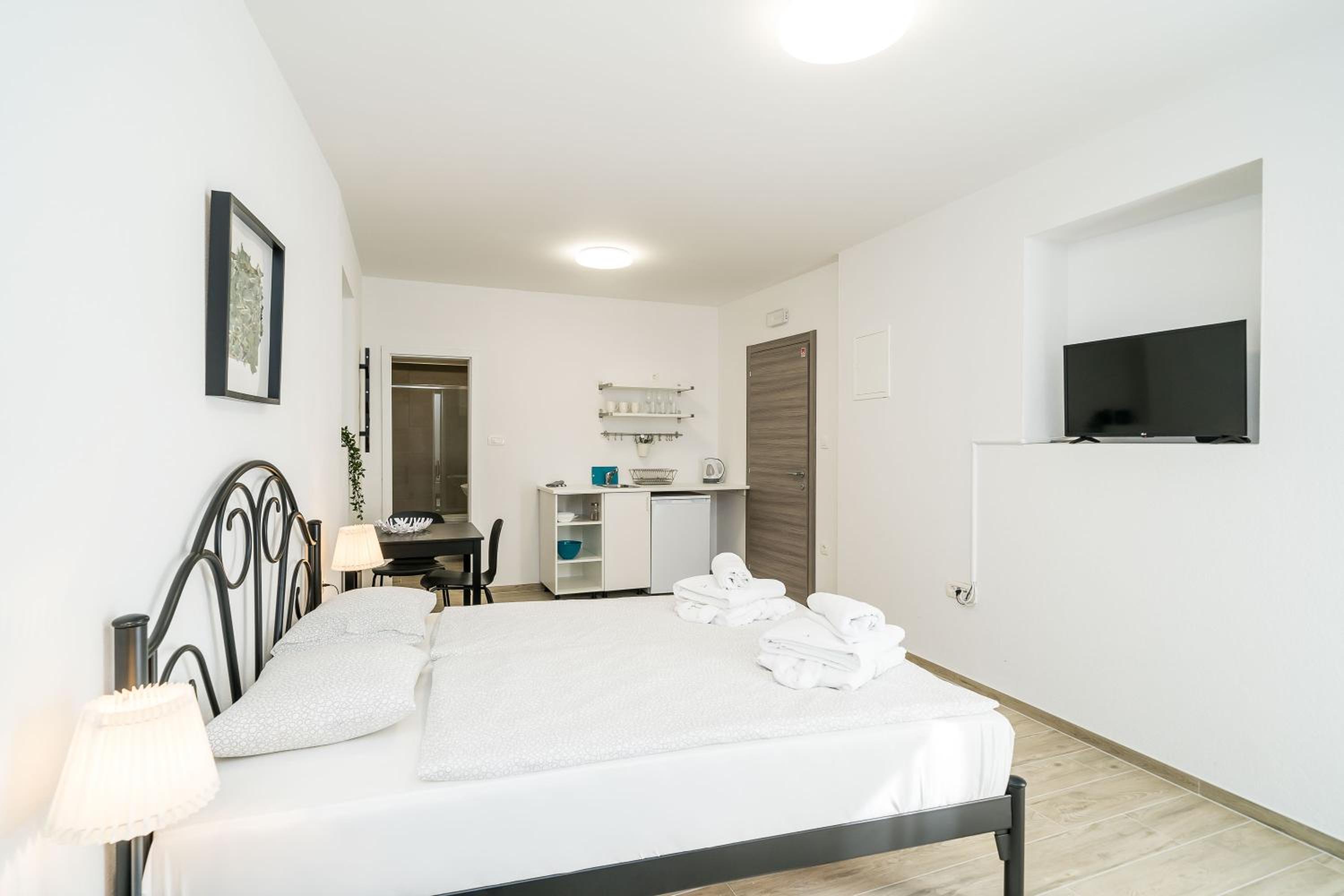 Residence & Pool Villa Schwarz Suites view 5