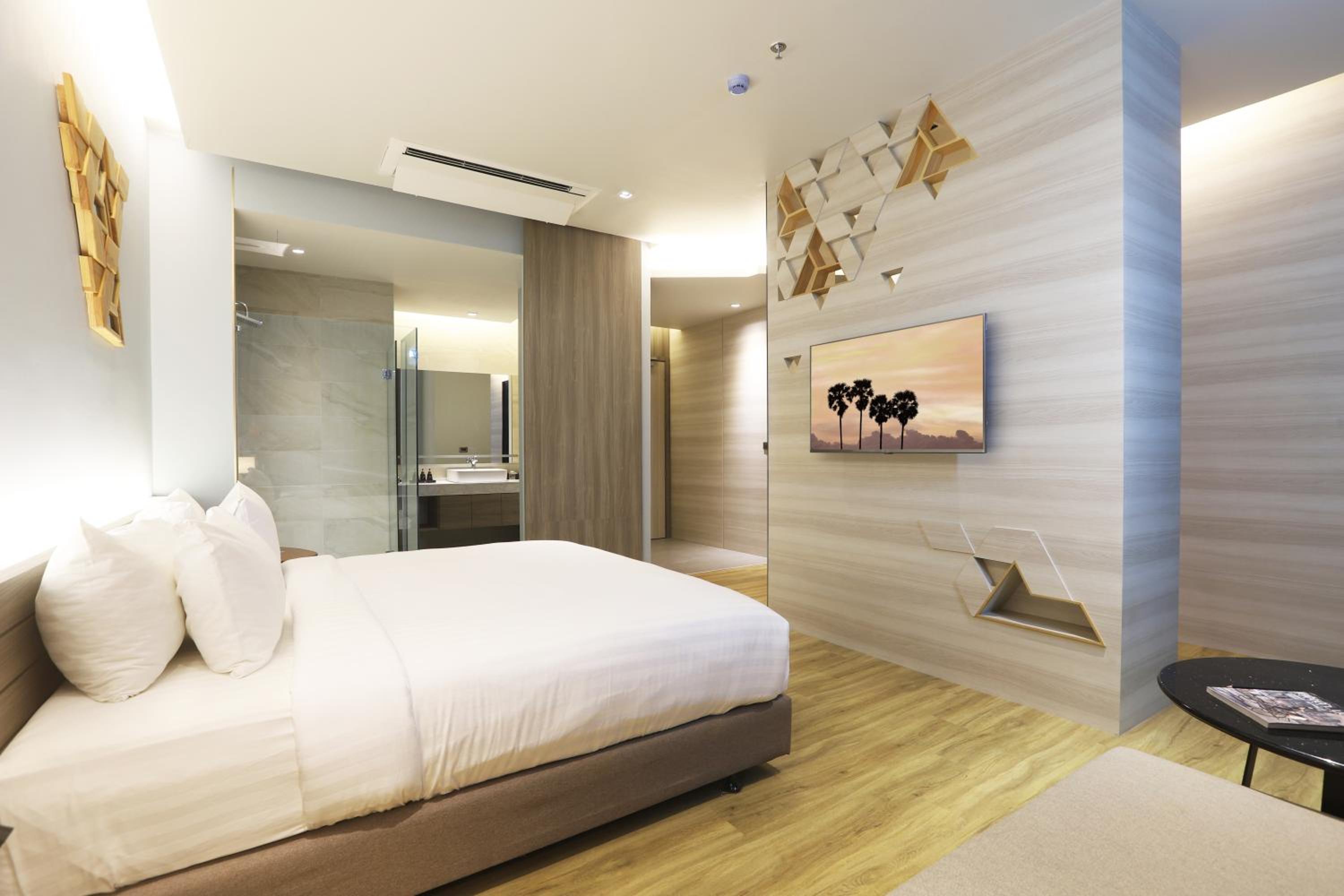 The Signature Hotel Airport 105