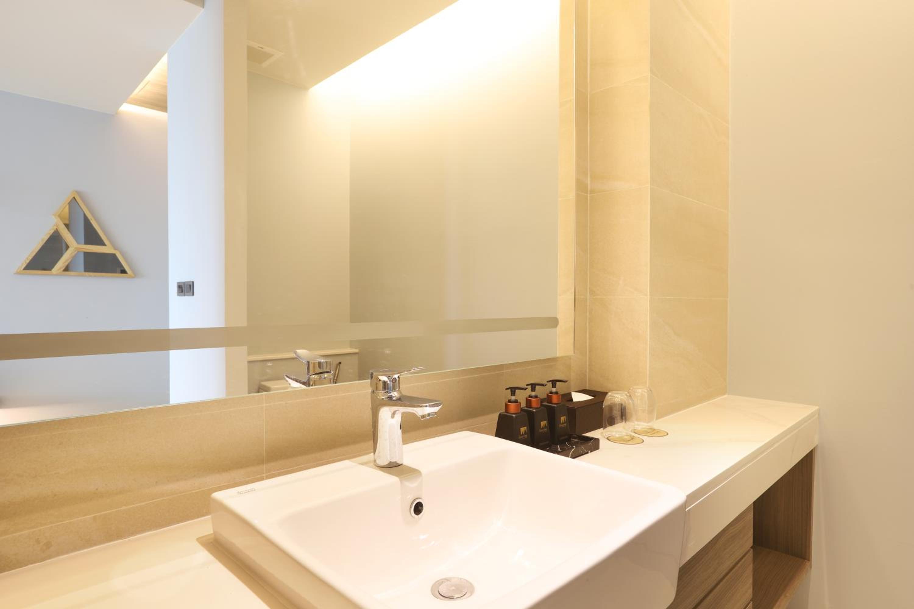 The Signature Hotel Airport 40