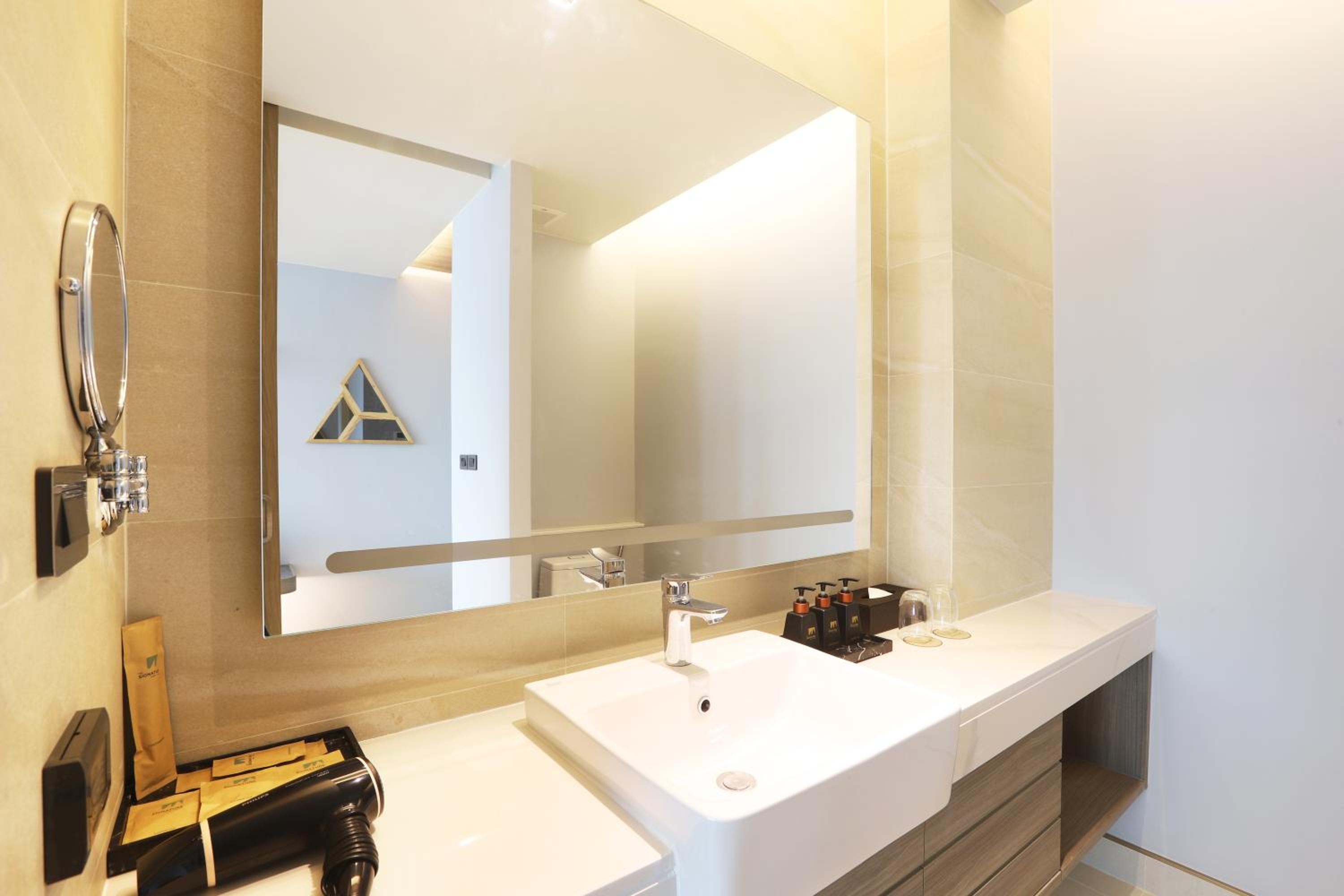 The Signature Hotel Airport 42