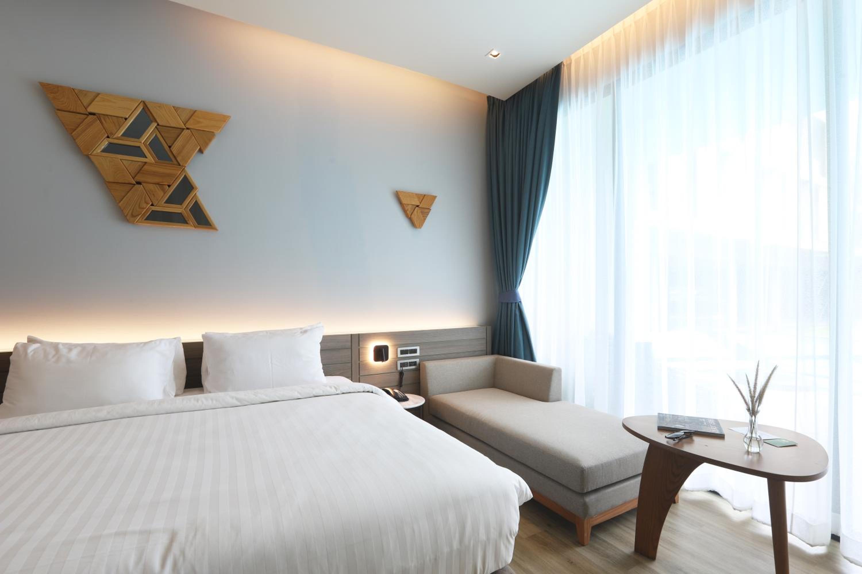 The Signature Hotel Airport 106