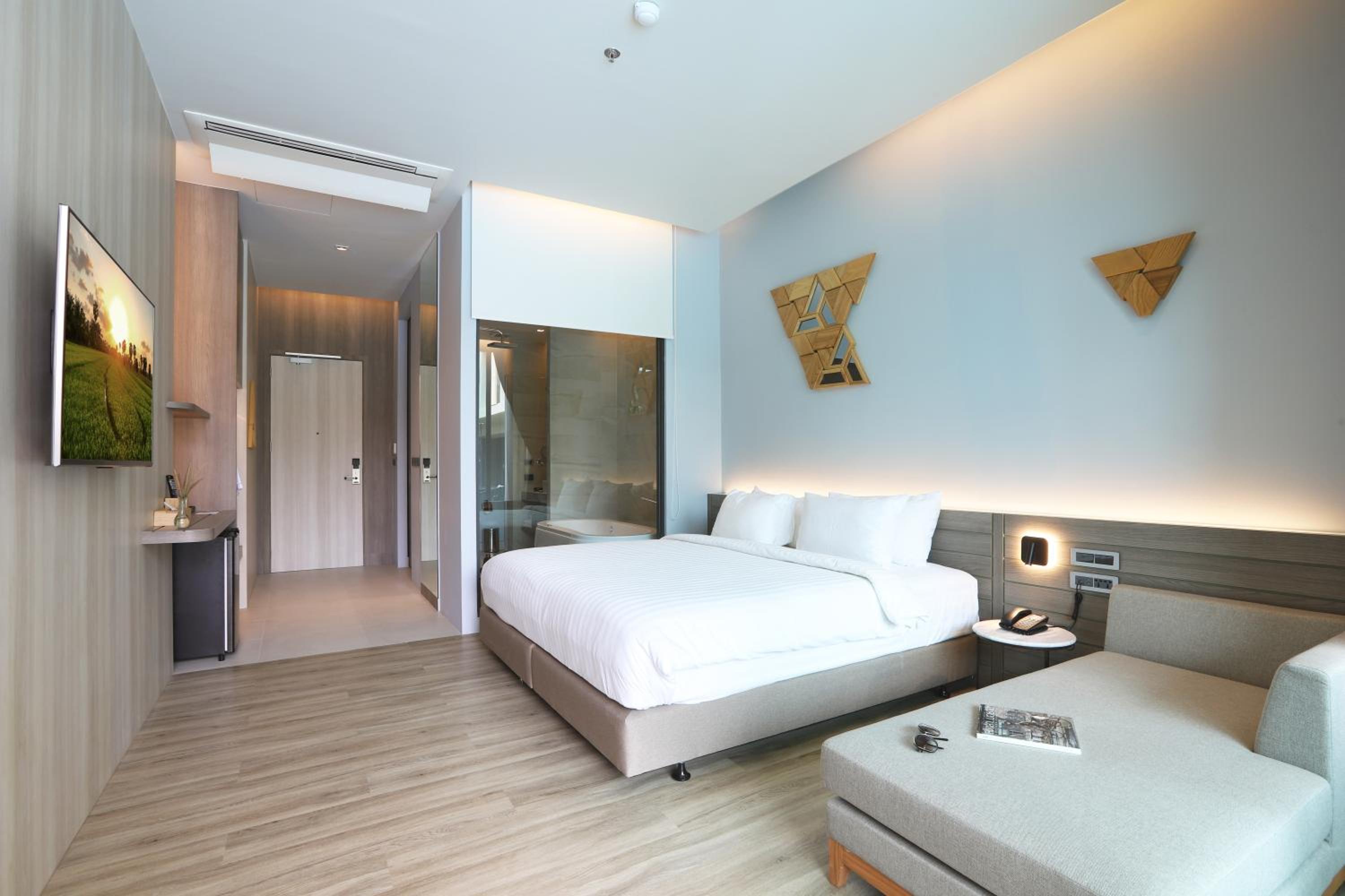 The Signature Hotel Airport 158