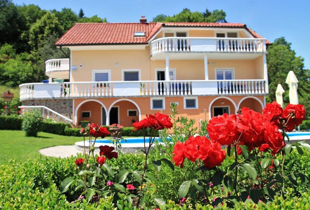 Hotel Apartmaji in sobe Kocjančič - Image 1