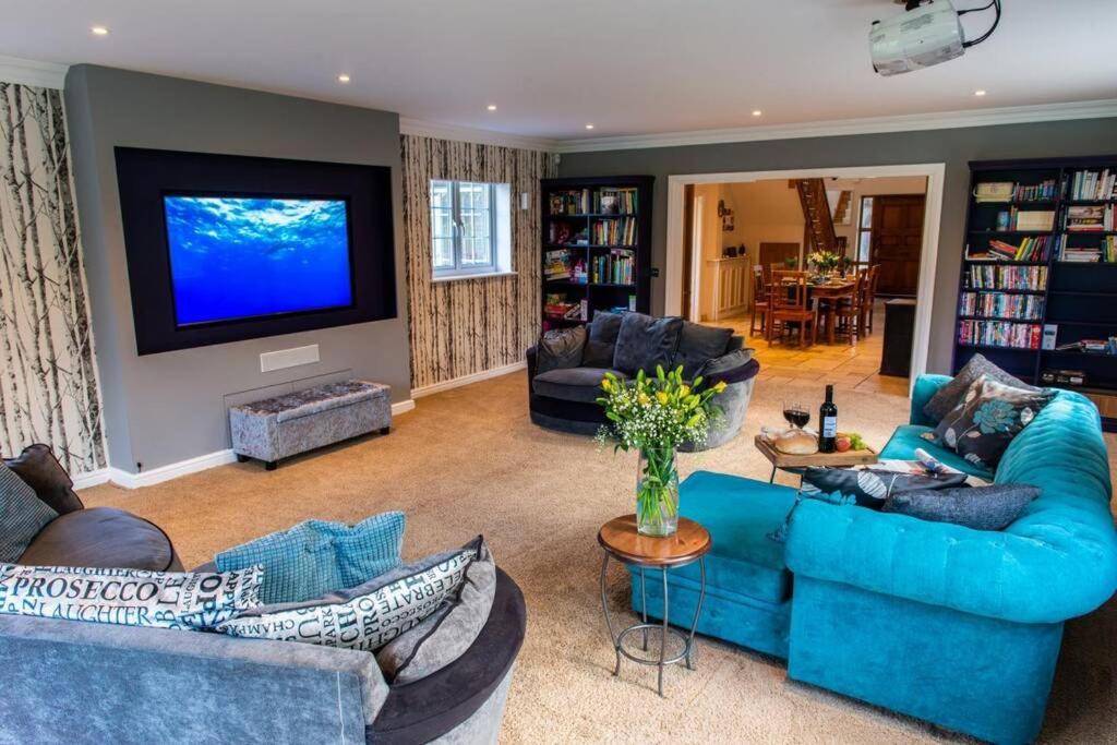 Langford farmhouse - New Forest National Park Luxury 4bd, hot tub, cinema, 10 acres view 3