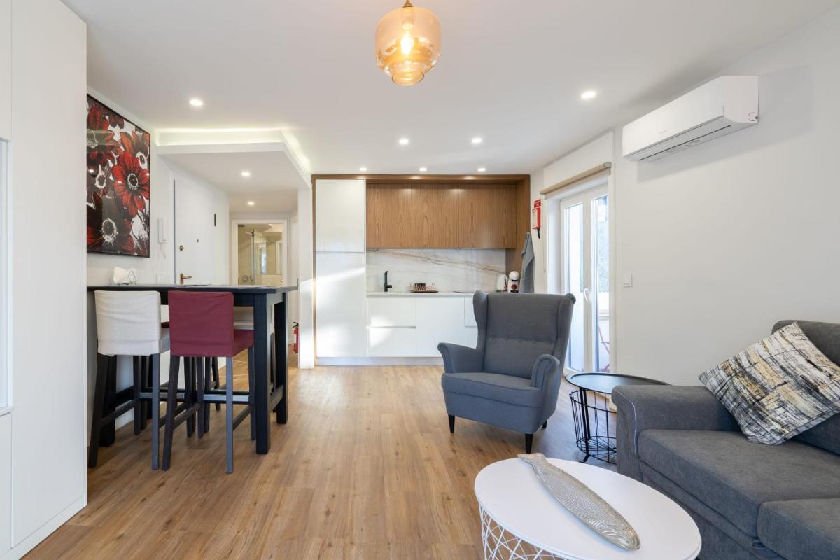 GuestReady - Stylish apt w private balcony in Gaia view 4