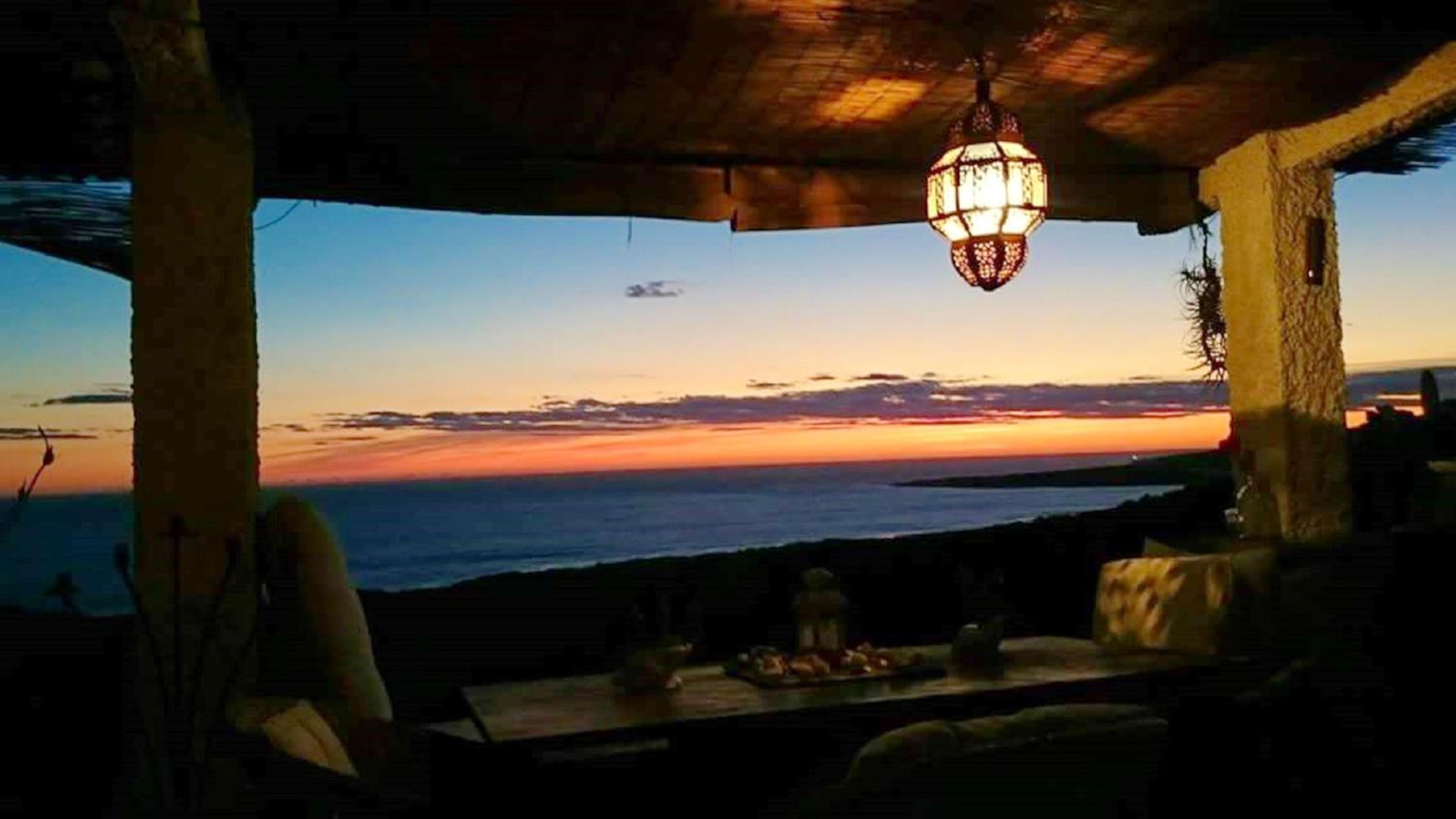 Charming house with sea and mountain views in El Chaparral