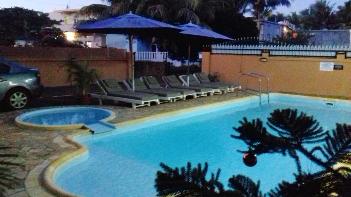 2 bedrooms appartement at Pointe aux piments 200 m away from the beach with shared pool balcony and wifi