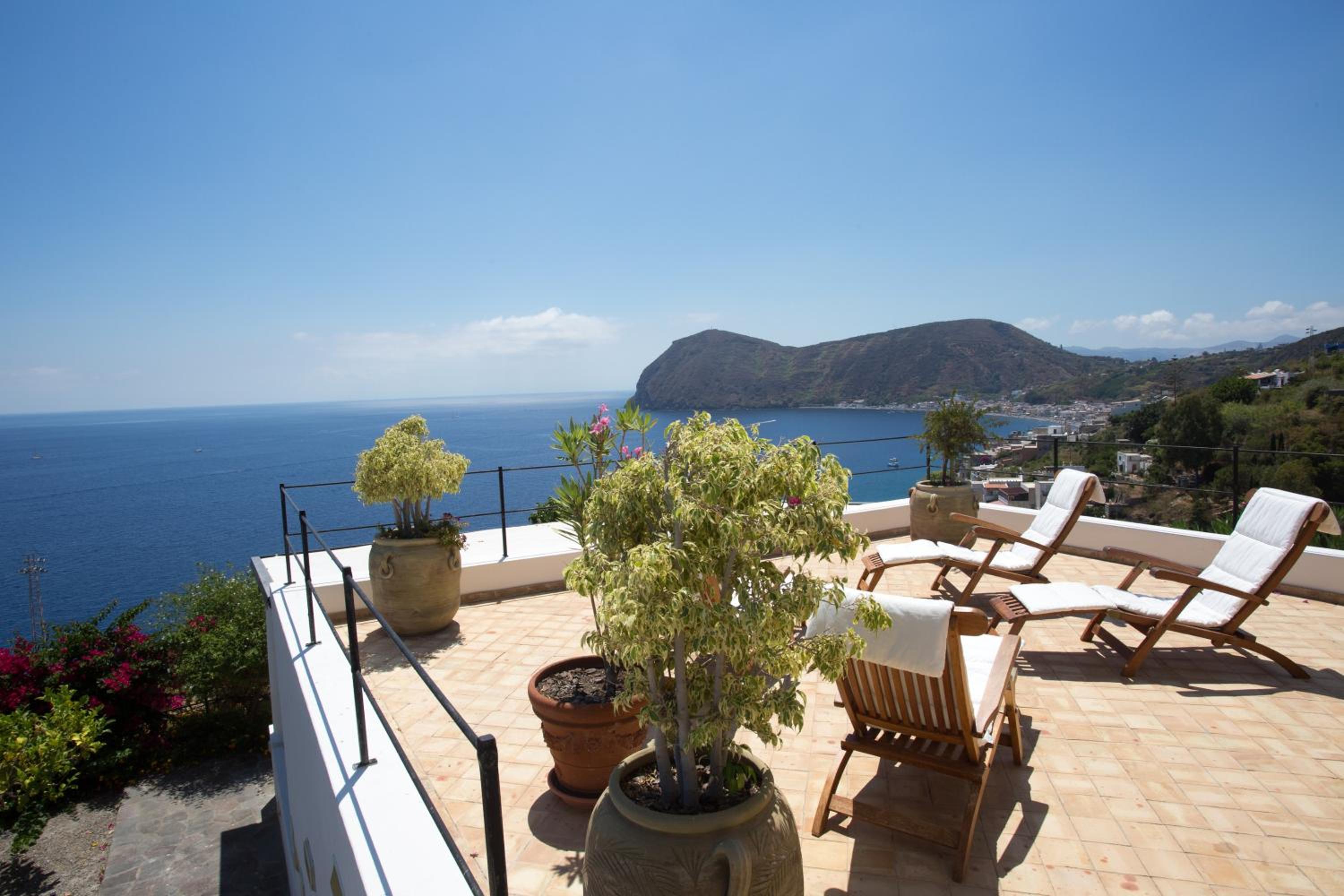 Charming House in Lipari with Sea View photo 2