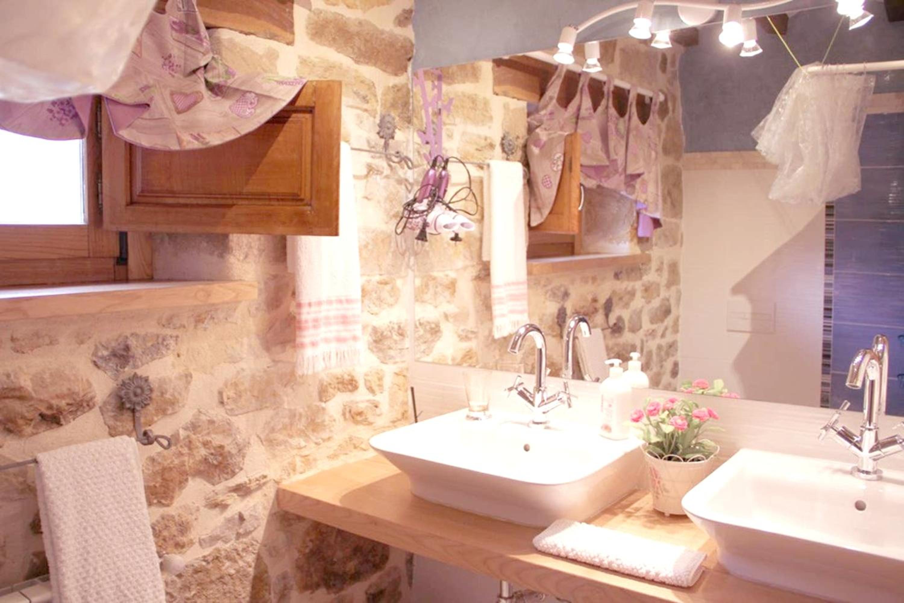 Charming House in La Cavada with Jacuzzi