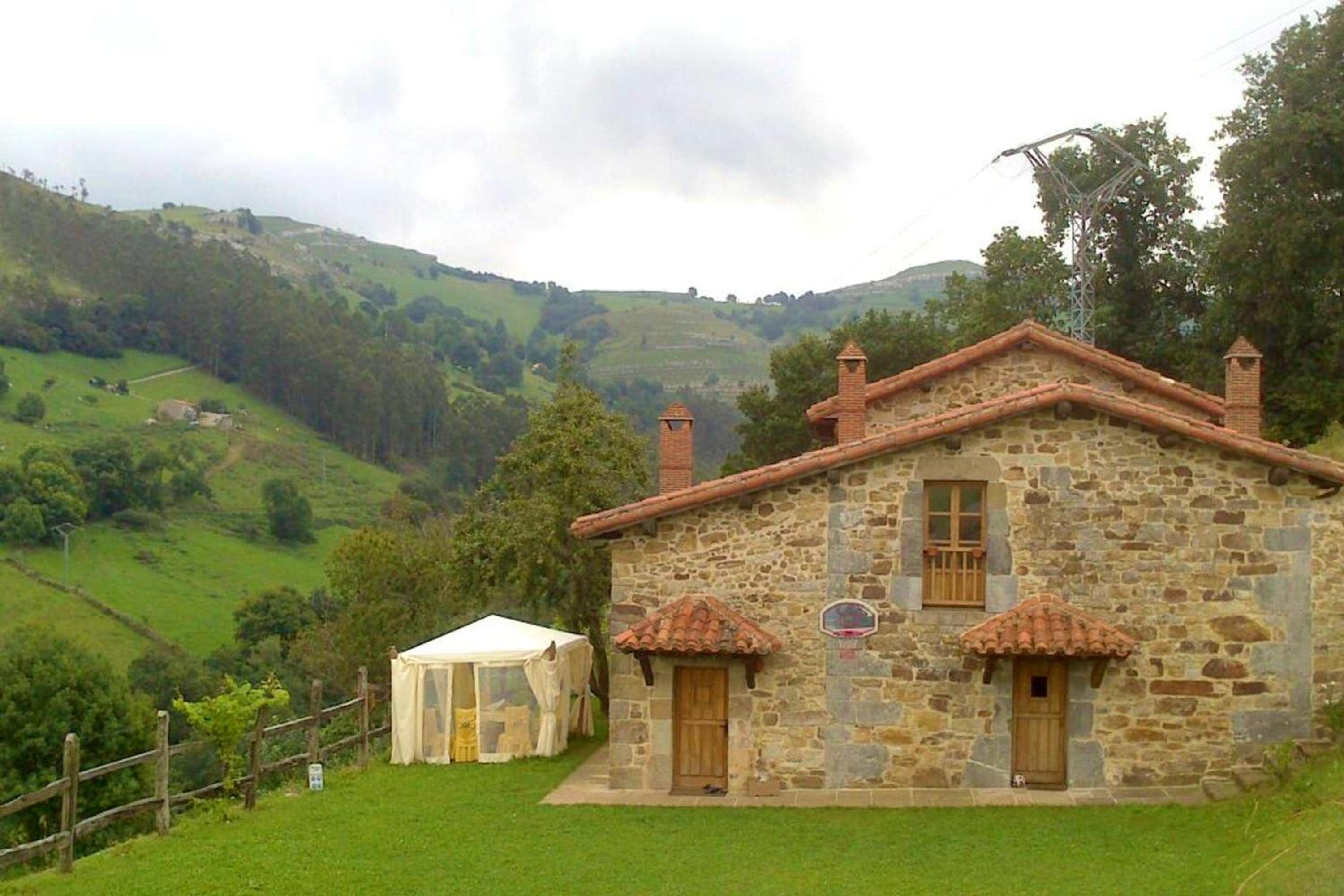 Charming House in La Cavada with Jacuzzi