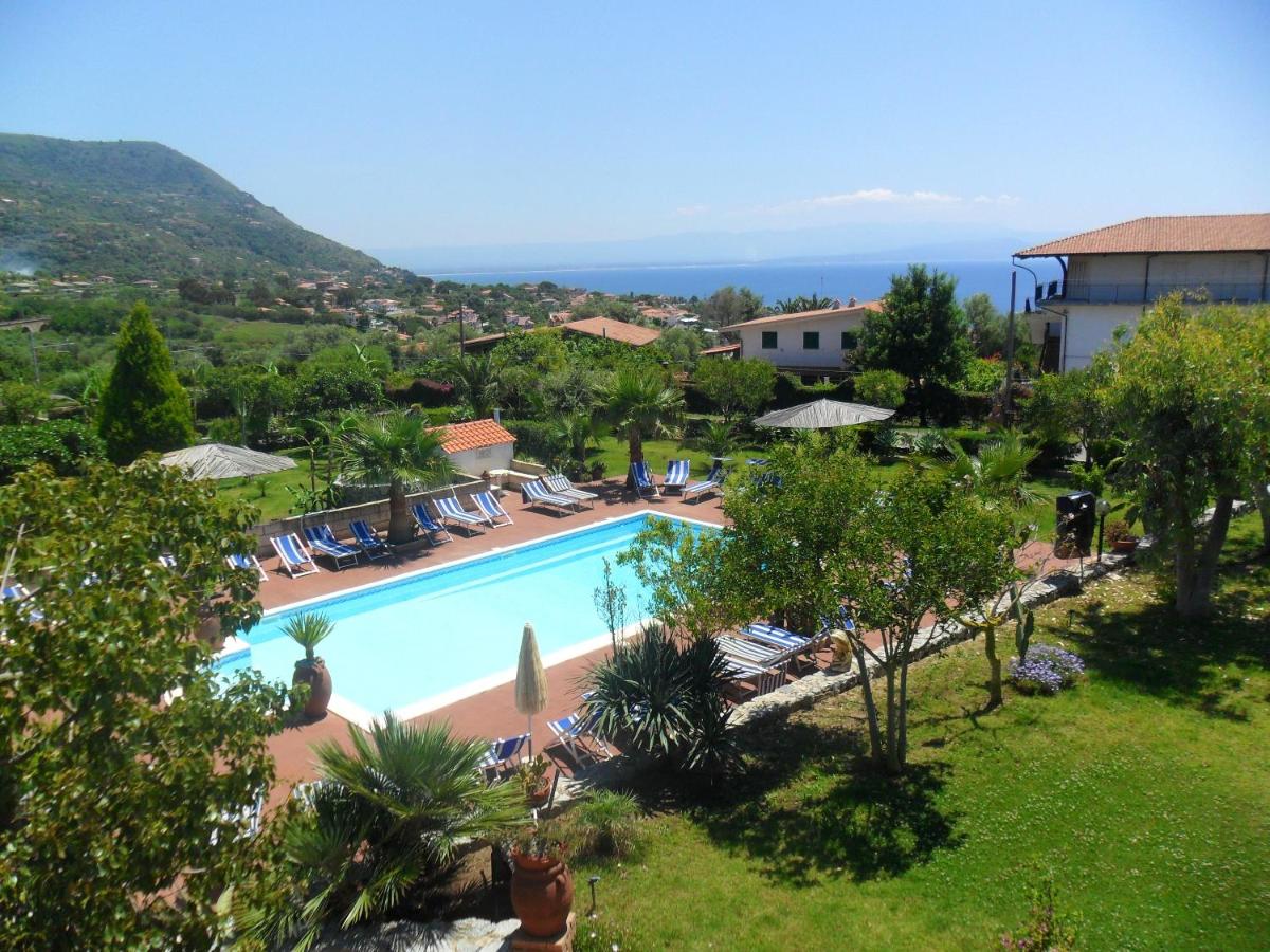 2 bedrooms appartement at Santa Maria 600 m away from the beach with shared pool furnished garden and wifi