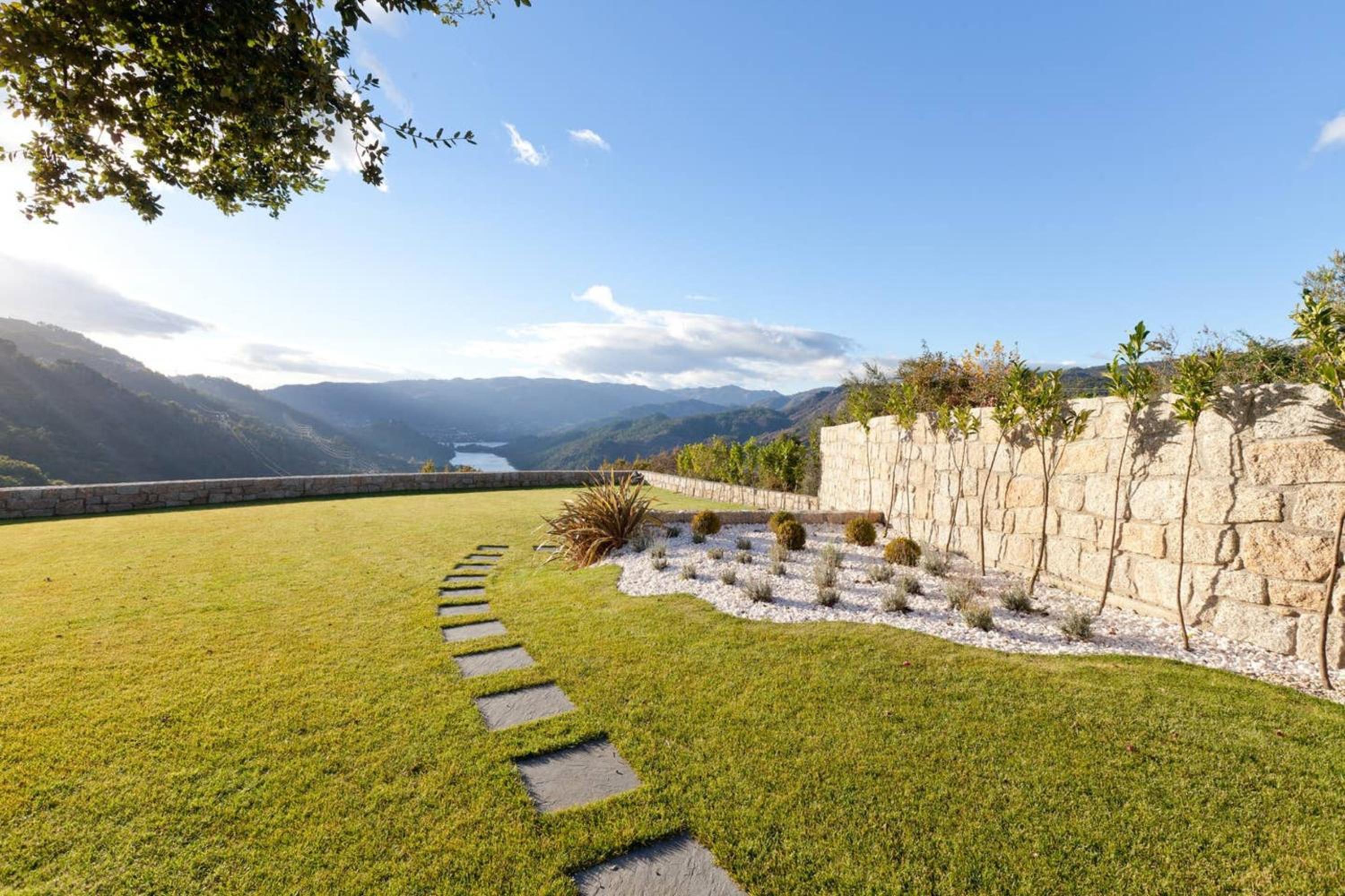 Elegant Villa Near Vieira do Minho with Pool view 4