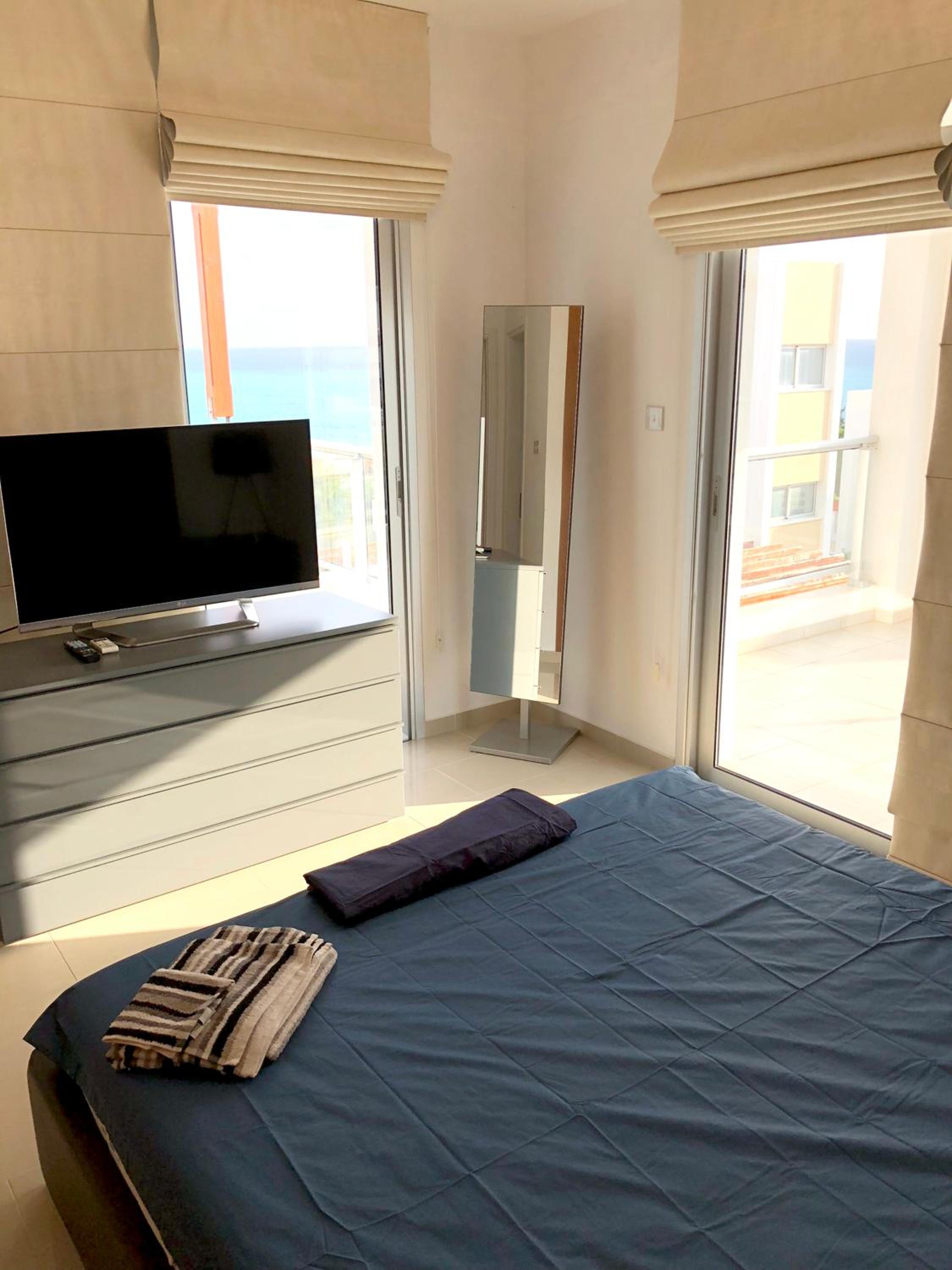 Elegant Villa in Peyia with Sea View and Private Pool