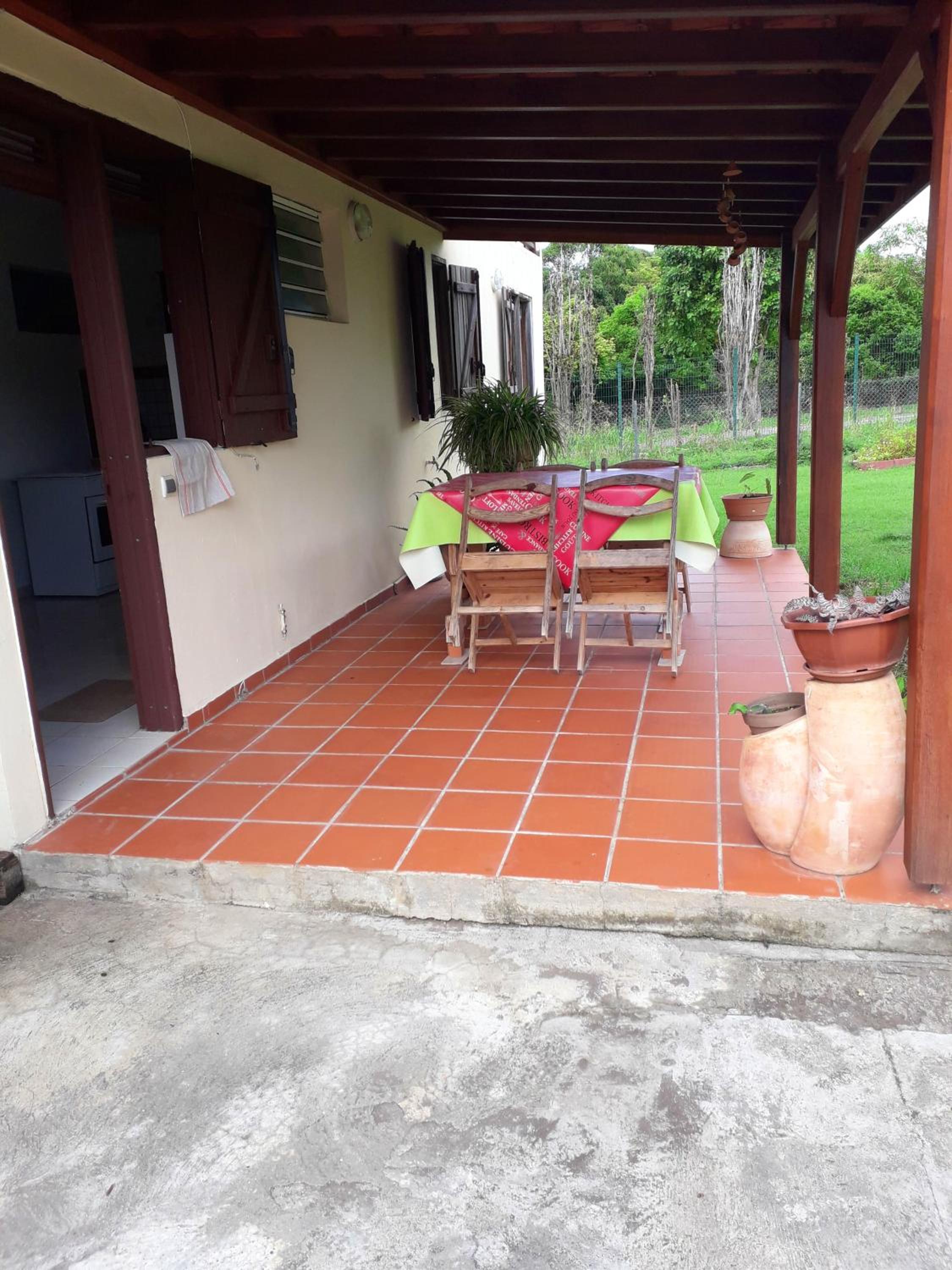 Appartement confortable avec jardin cloture au Moule 80 m² view 2