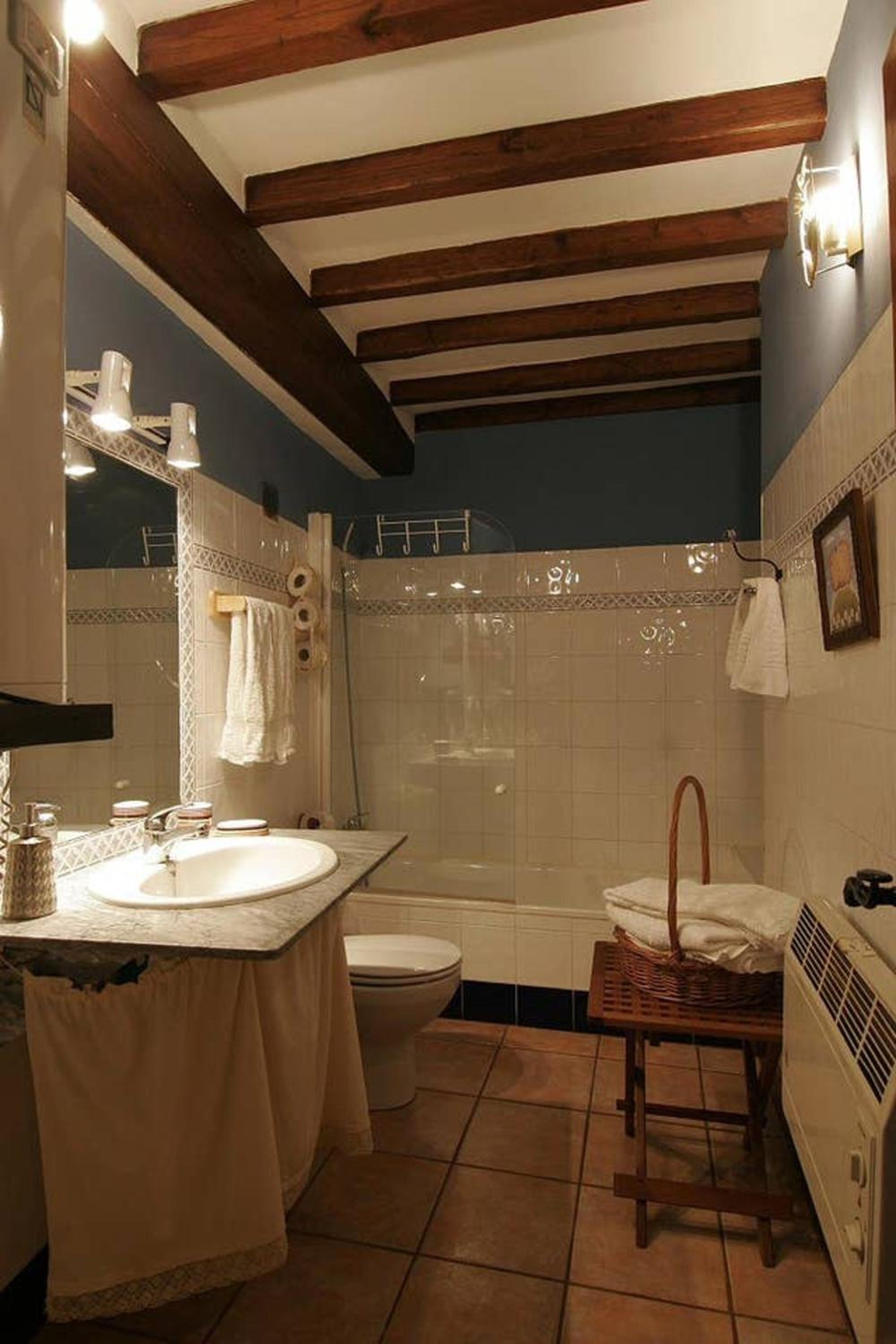 Cosy Apartment in Robledillo de Gata - 45 sqm - Fireplace view 4