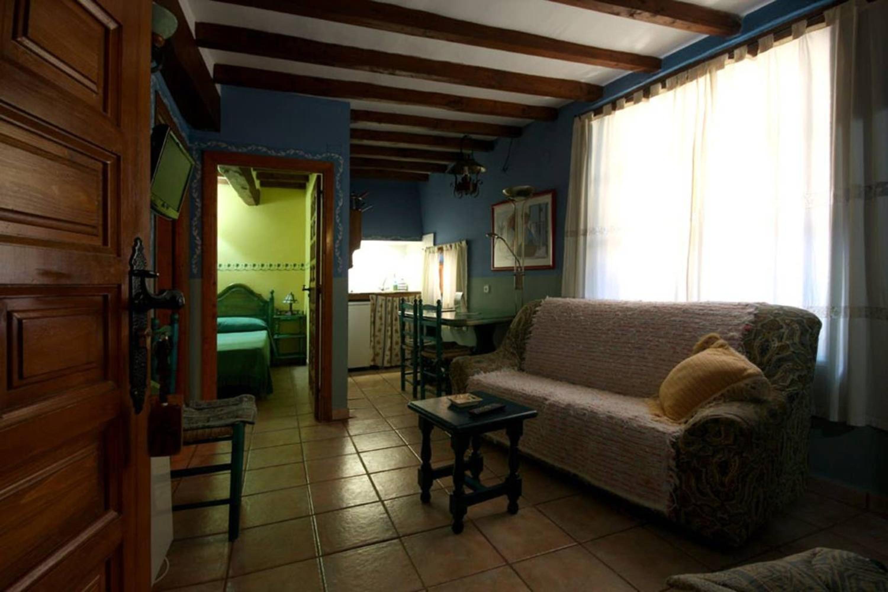 Cosy Apartment in Robledillo de Gata - 45 sqm - Fireplace view 3