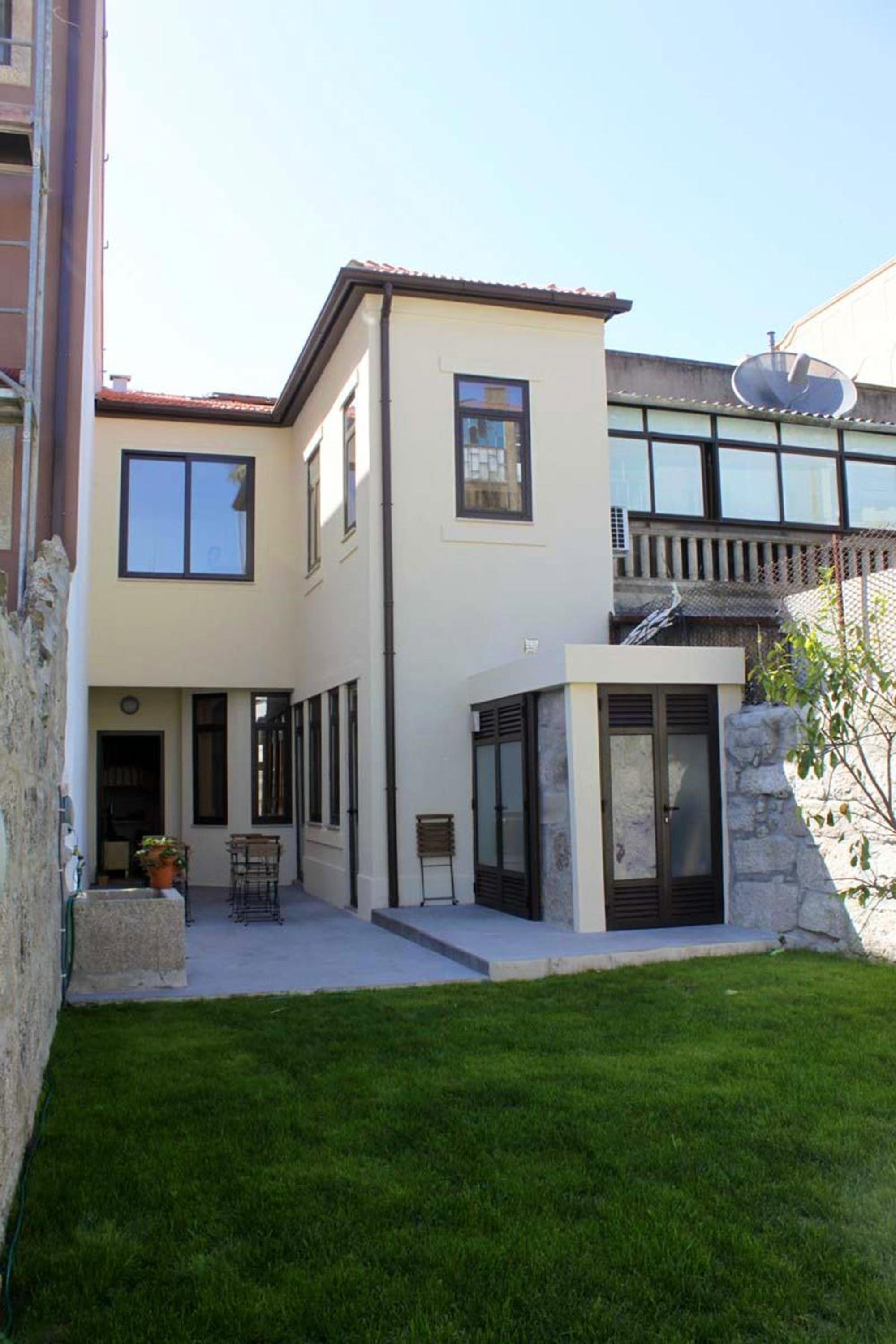 Spacious House in Porto + Garden view 4