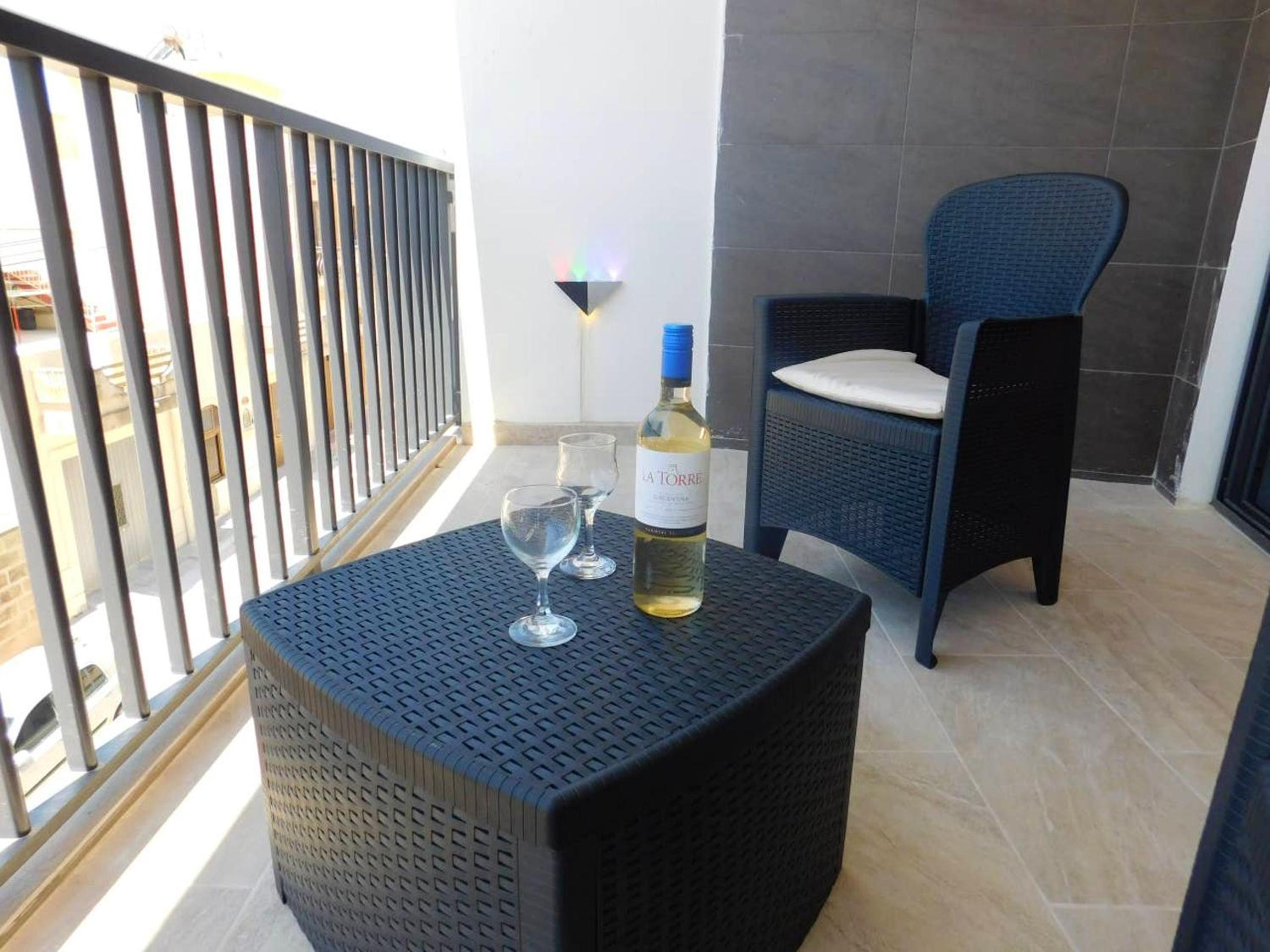 Bright apartment with sea view in Għajnsielem - 120 sqm photo 2