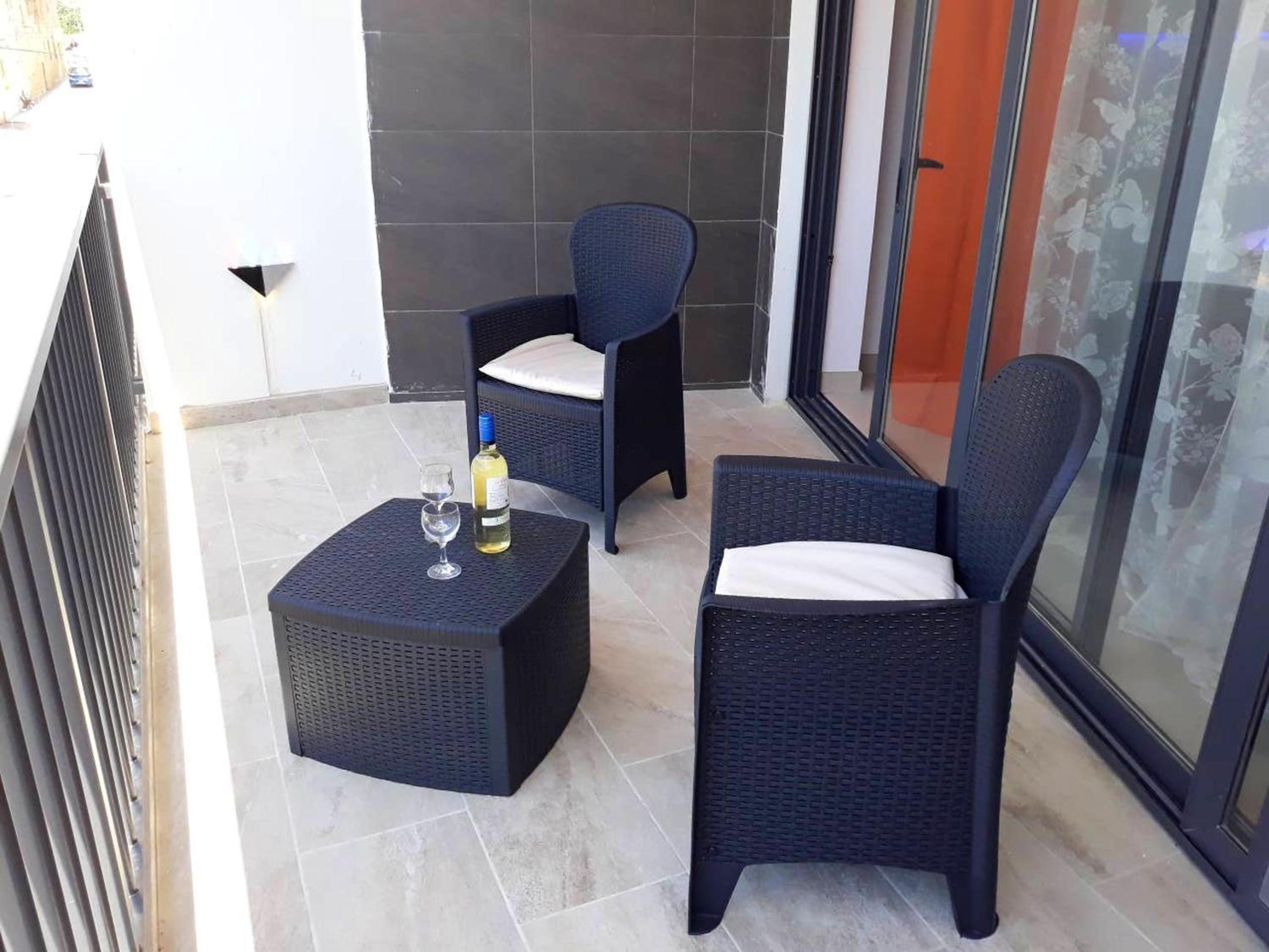 Bright apartment with sea view in Għajnsielem - 120 sqm photo 3