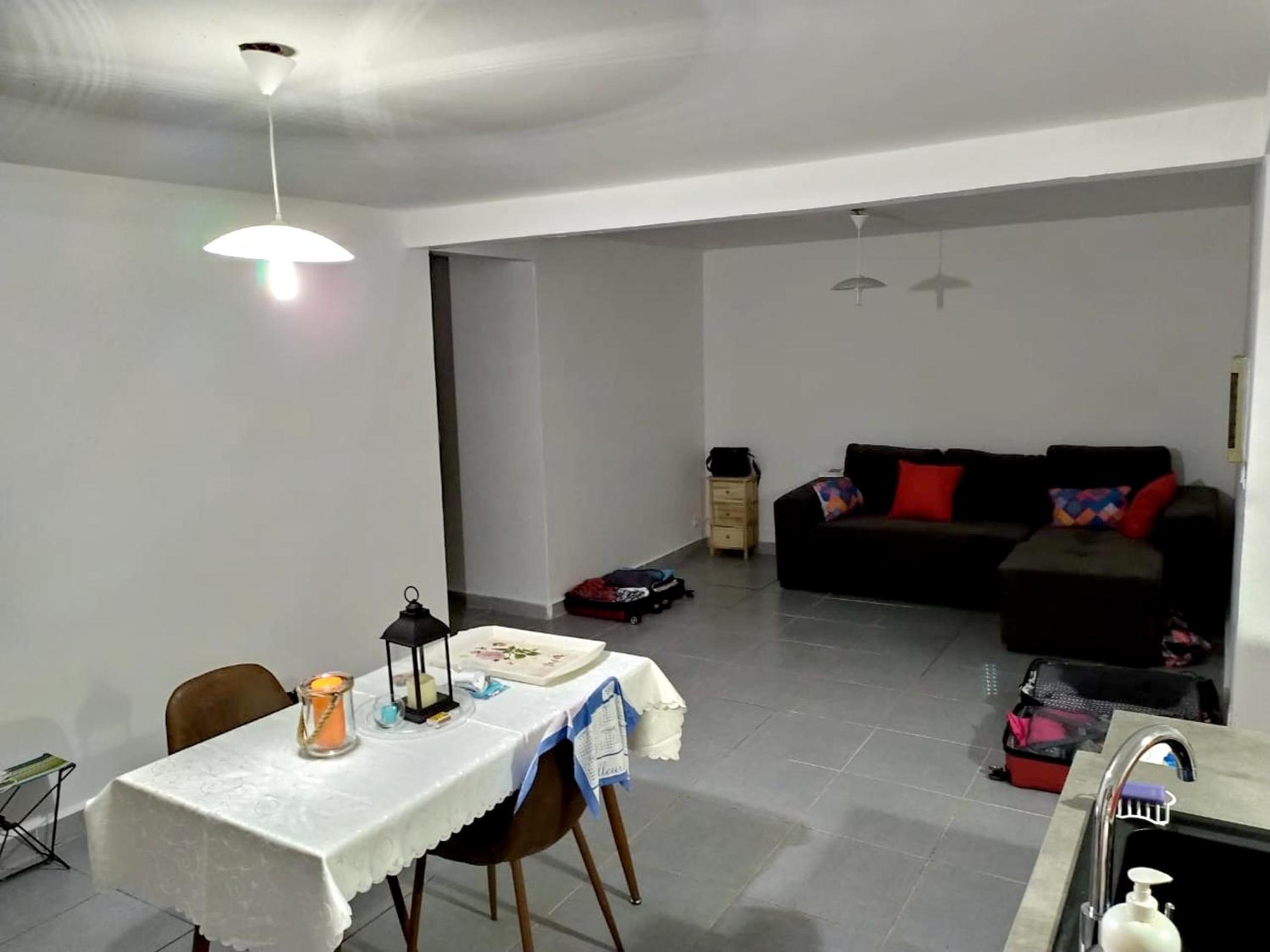 Maison de charme à Sainte-Rose avec piscine partagée