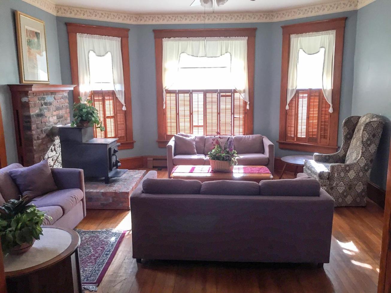 Aunt Jane's Two view 4