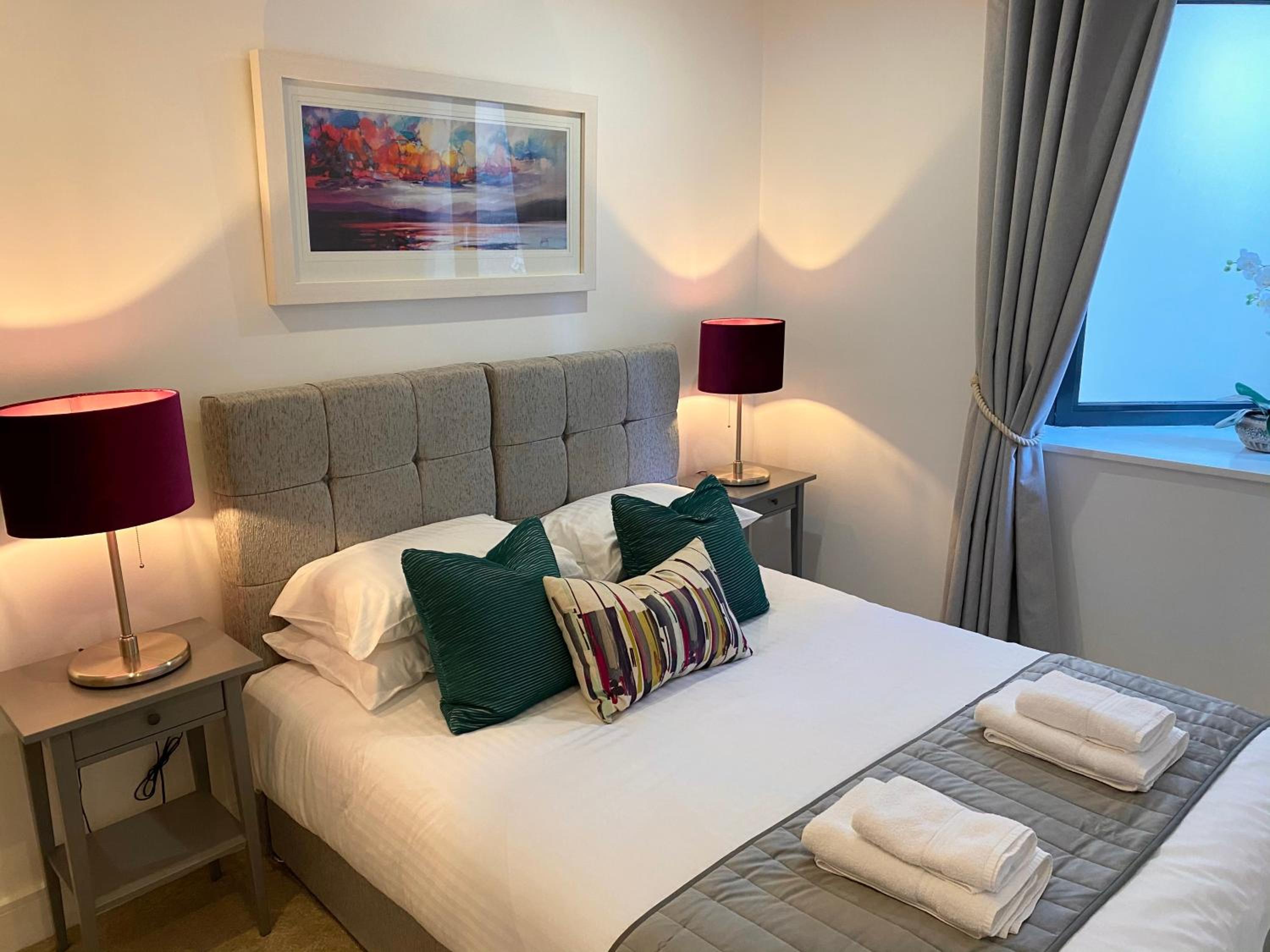 Urban Living's - The Burley Luxury City Apartment view 5