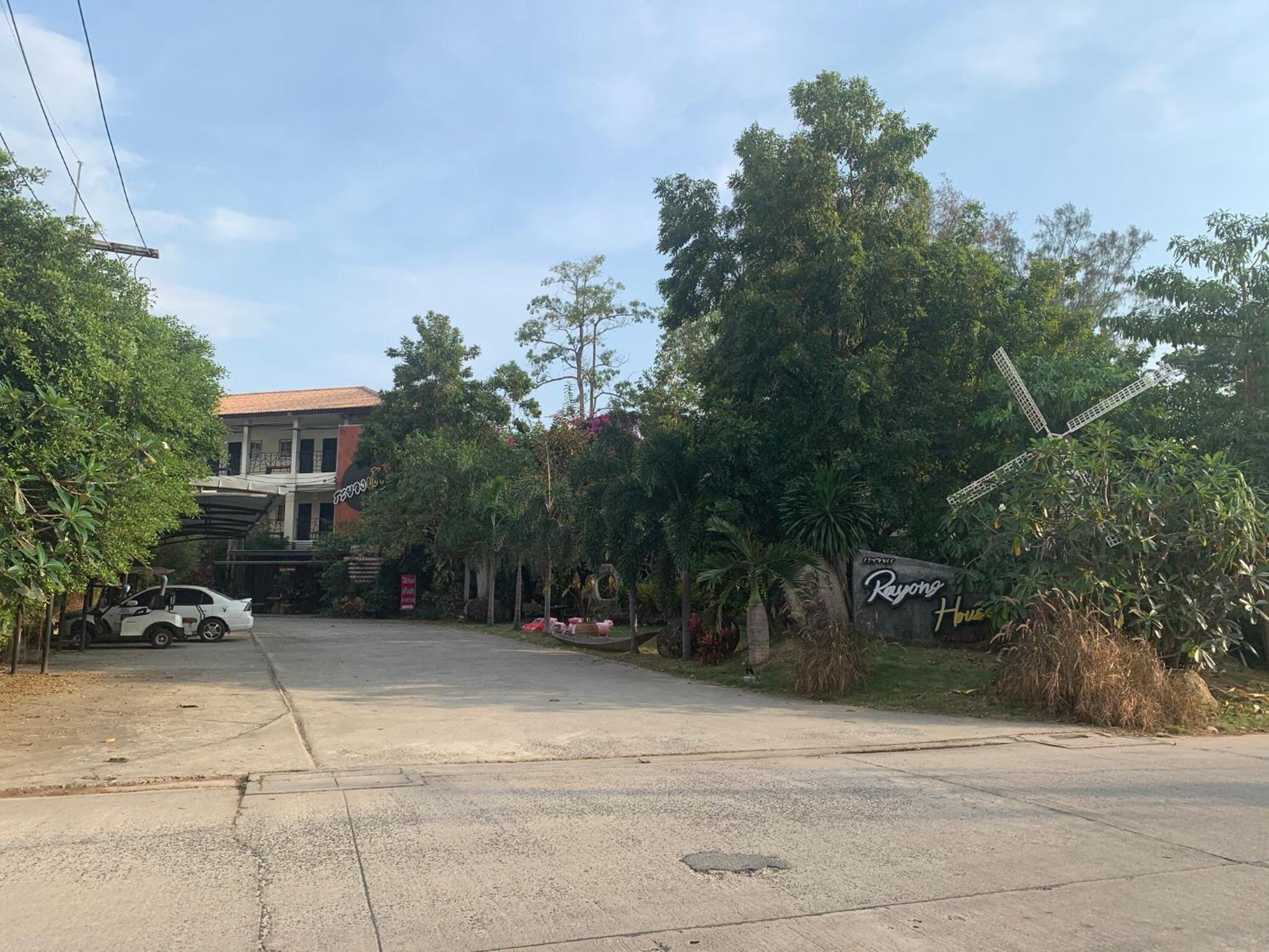 Rayonghouse Resort
