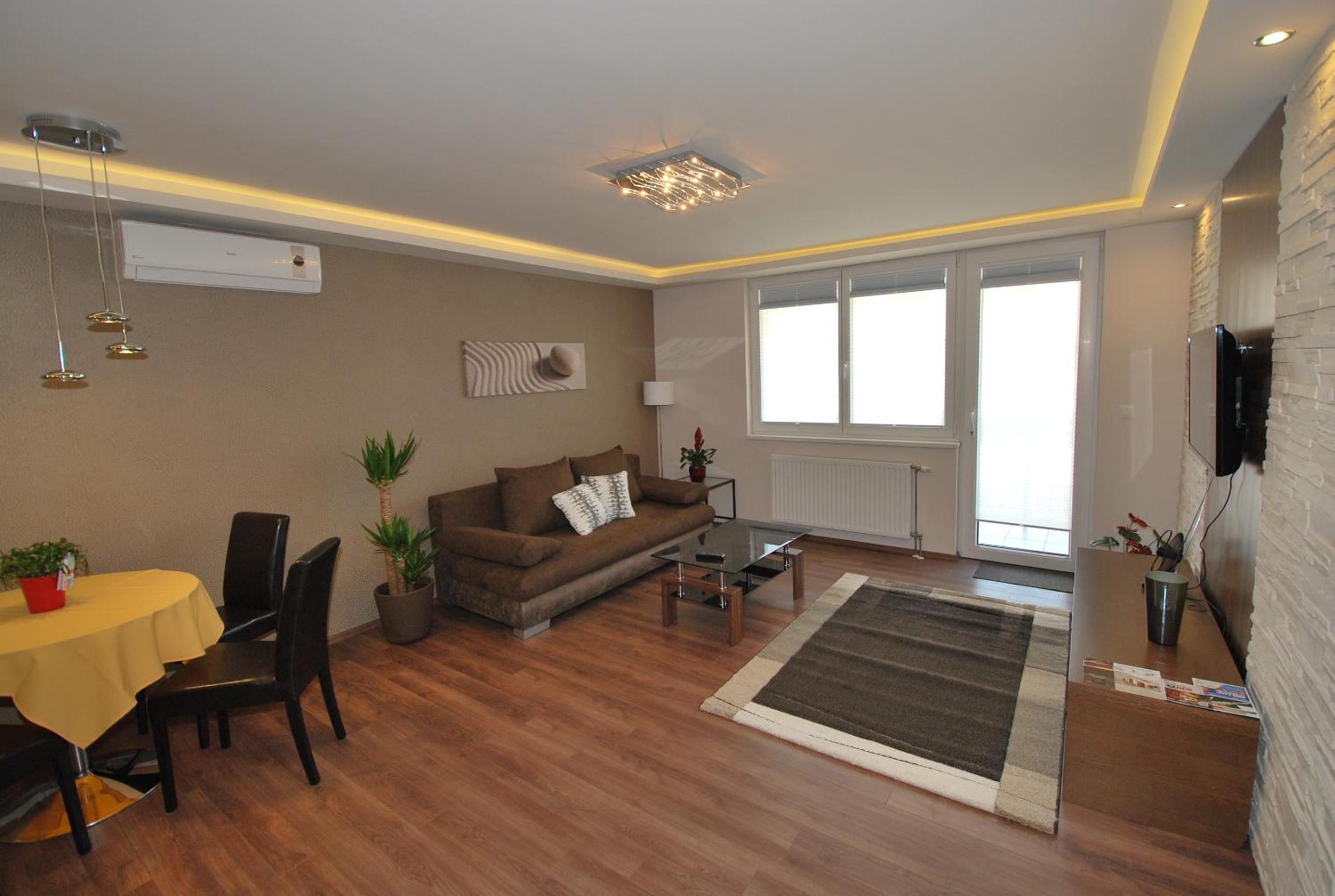 Arpad Bridge Apartments