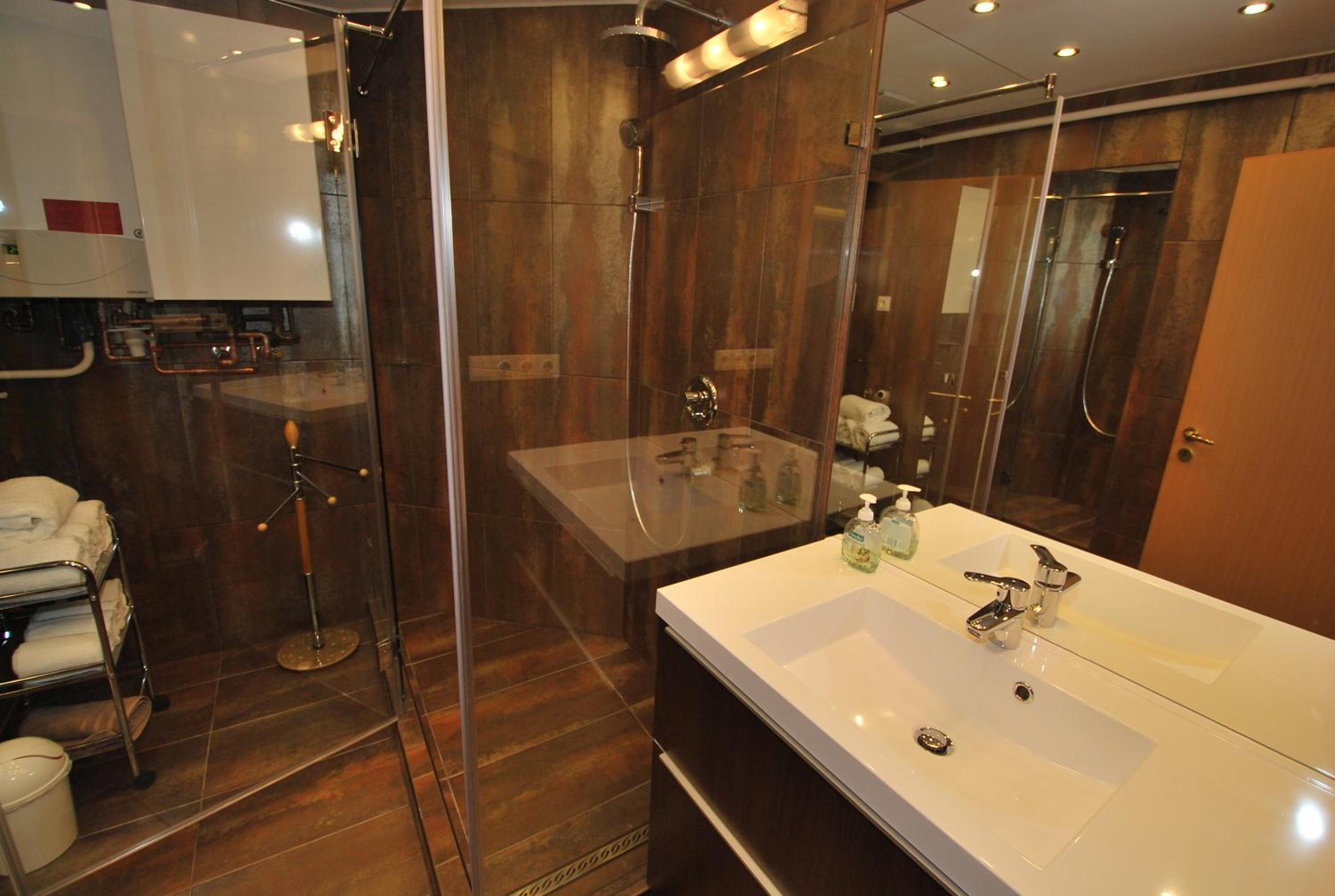 Arpad Bridge Apartments