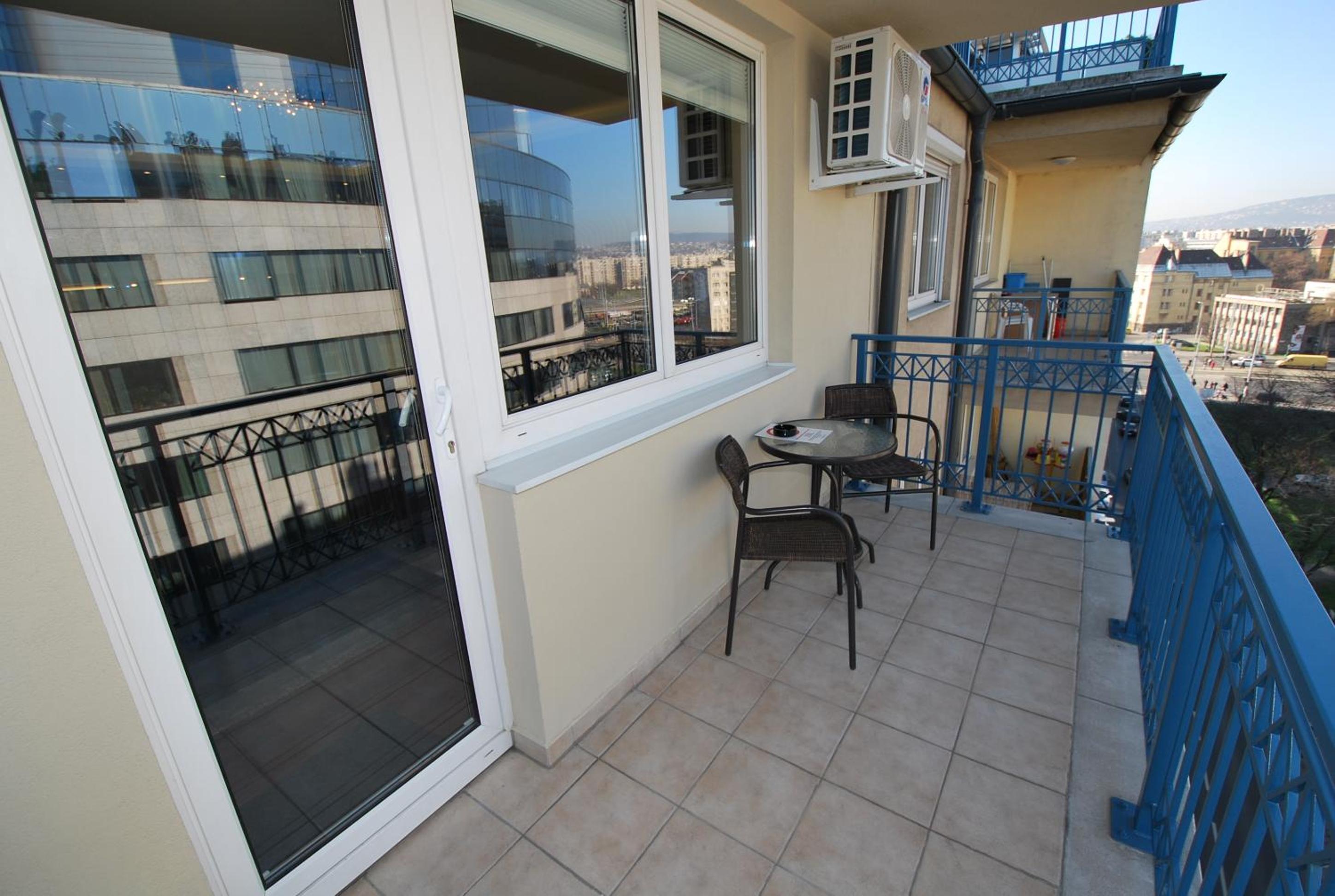 Arpad Bridge Apartments