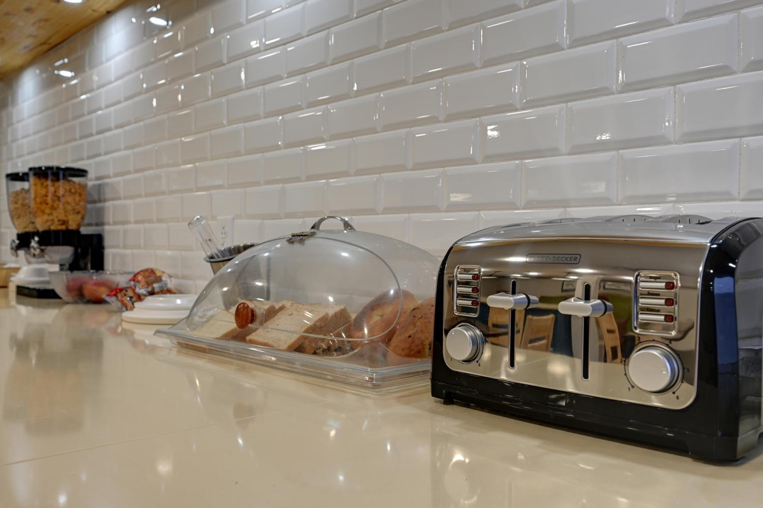 Pierre Vacations - Country Inn  Suites by Radisson, Pierre, SD - Property Image 10