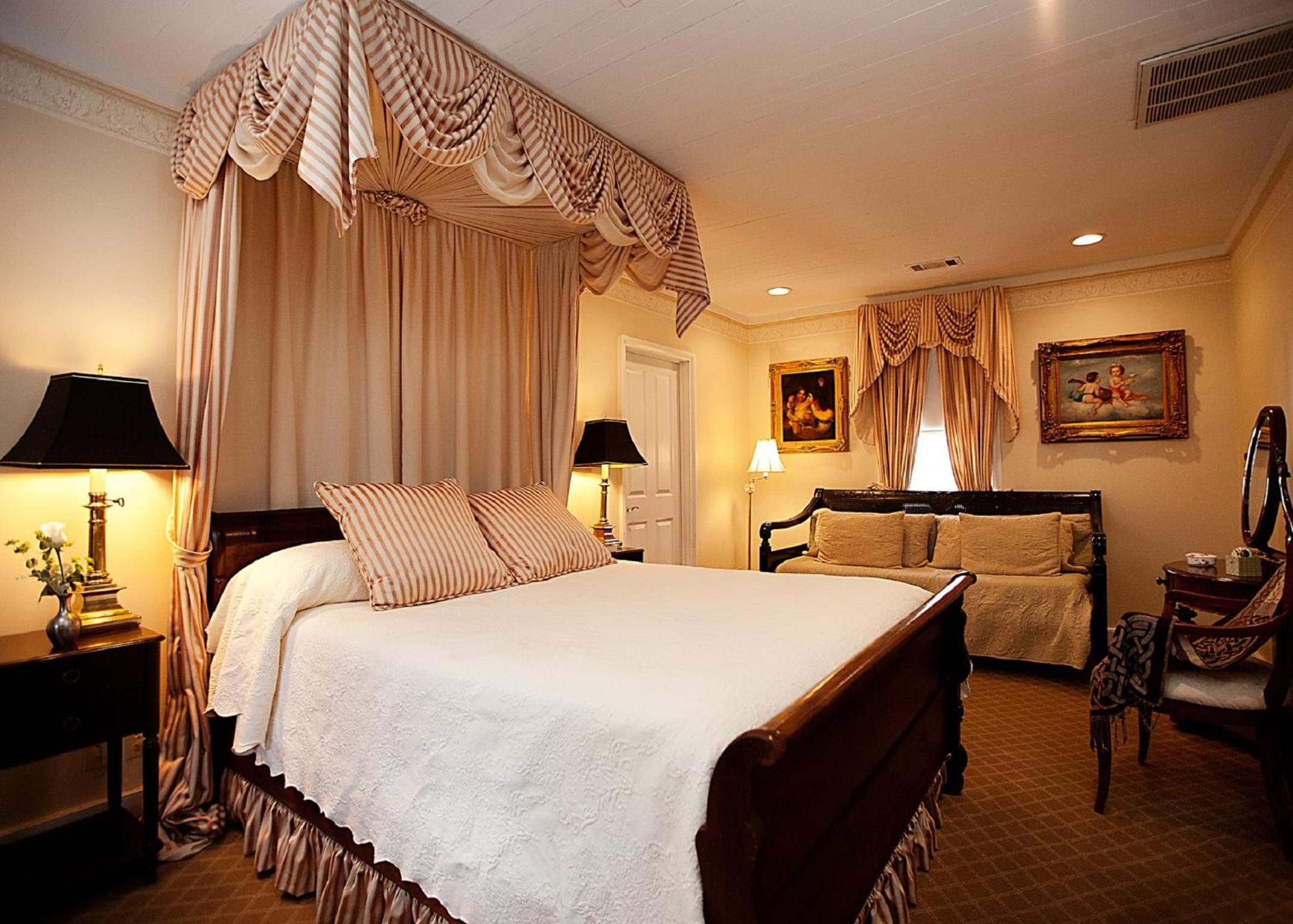 Natchez Vacations - Monmouth Historic Inn - Property Image 2