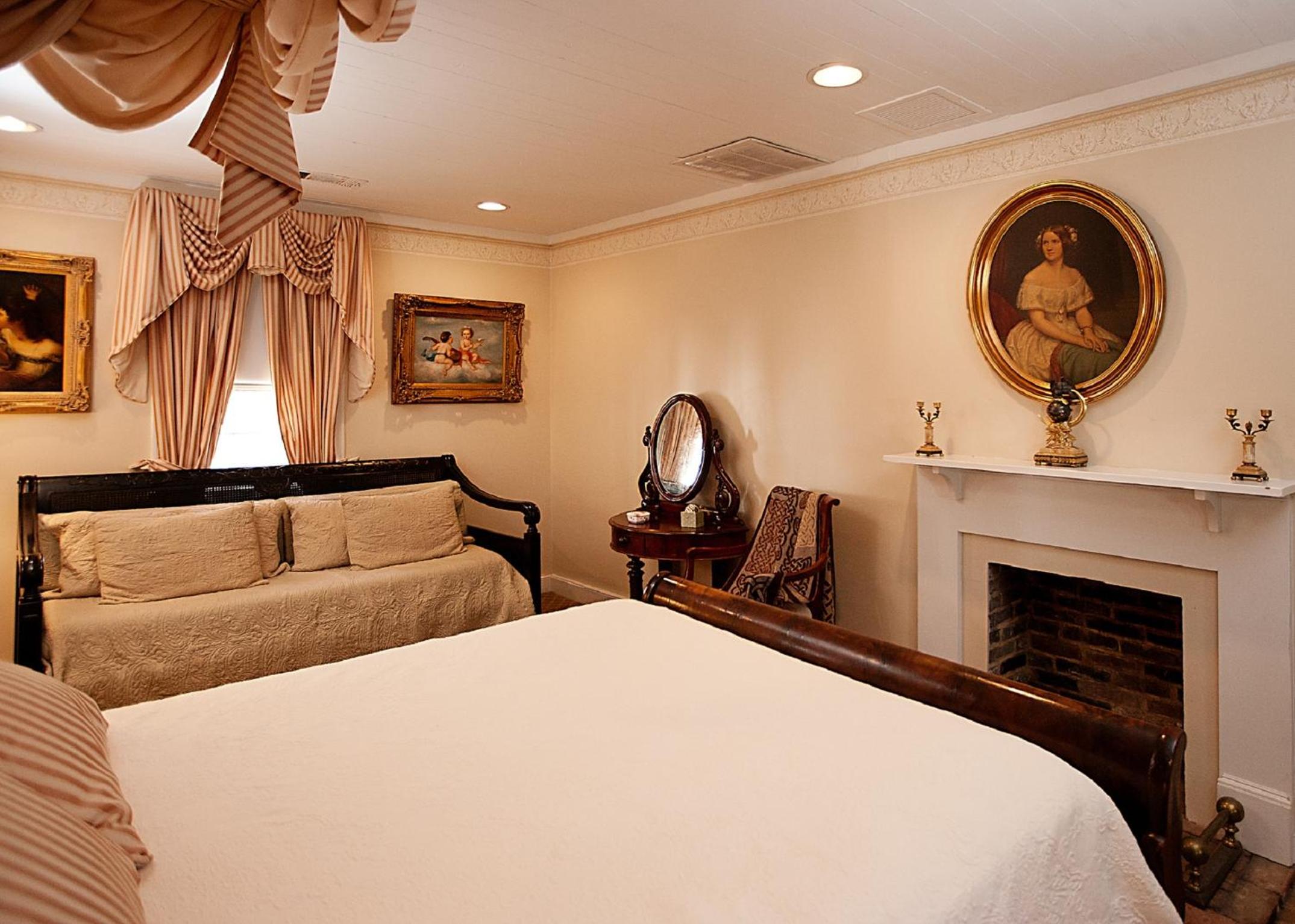 Natchez Vacations - Monmouth Historic Inn - Property Image 24