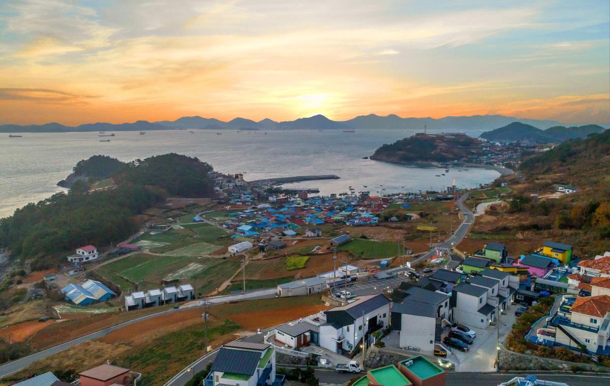 Namhae Whale's Dream