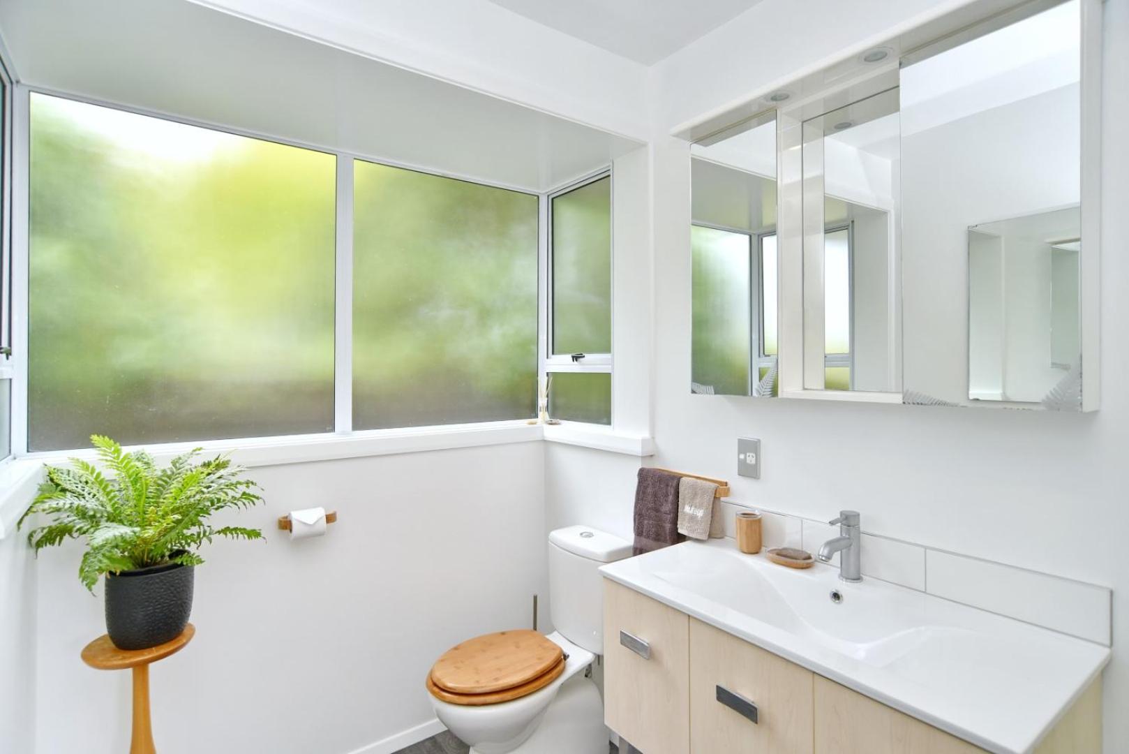 Bevington Studio - Christchurch Holiday Homes view 2