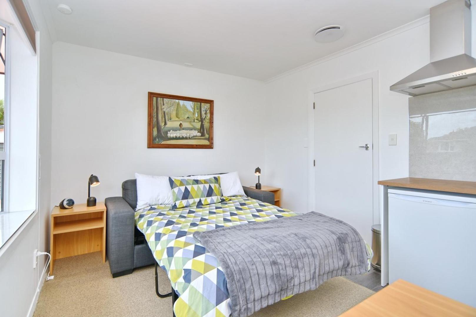 Bevington Studio - Christchurch Holiday Homes view 3