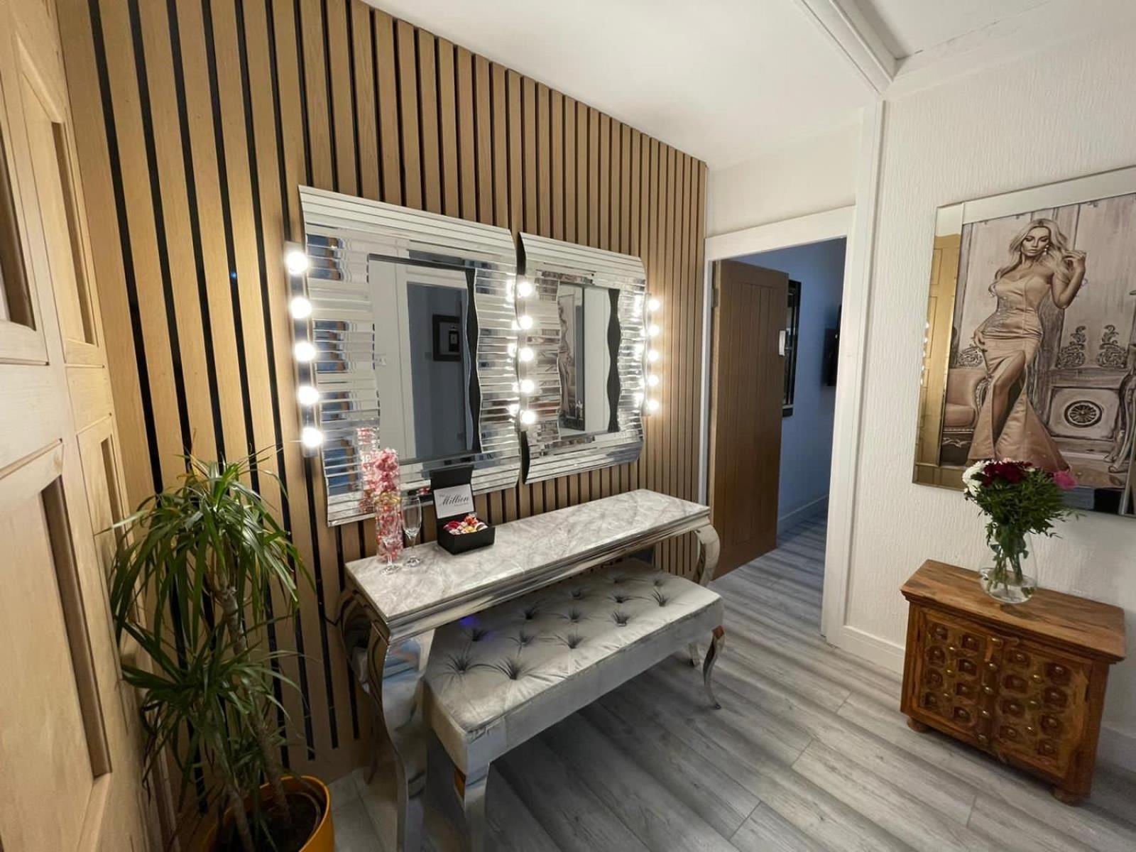 Hendham House - Near Etihad Stadium, CoOp Live Arena, AO Arena, Piccadilly Train Station & Manchester City Centre