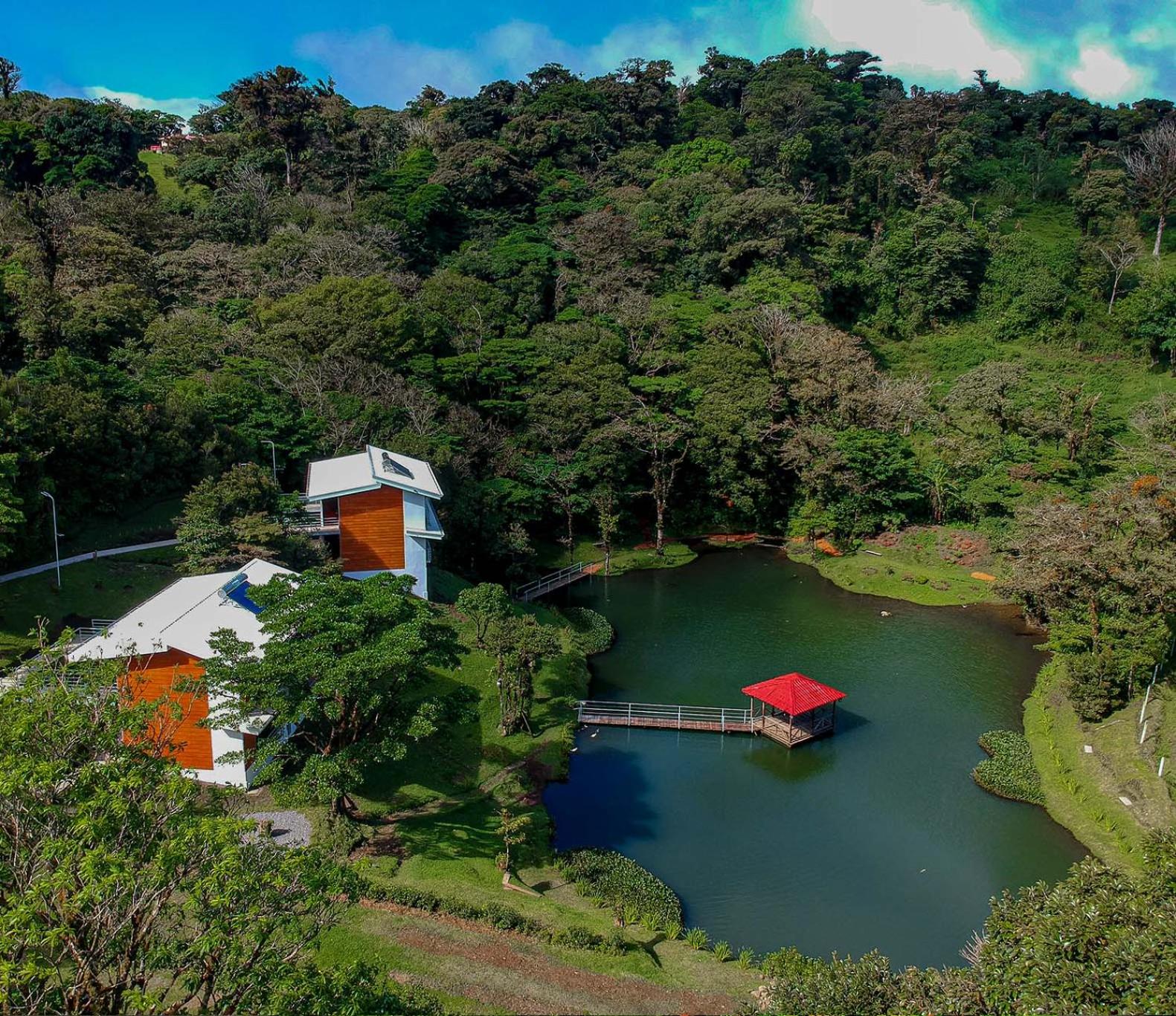 Hotel Burbi Lake Lodge Monteverde - Image 1