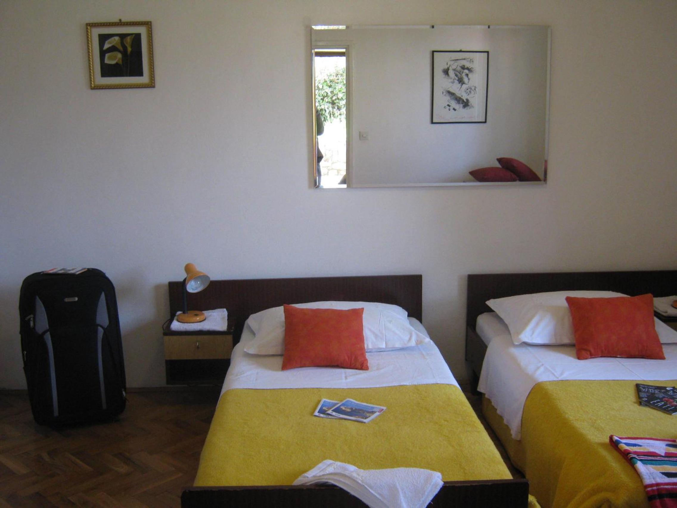 Apartments and Rooms Artemida