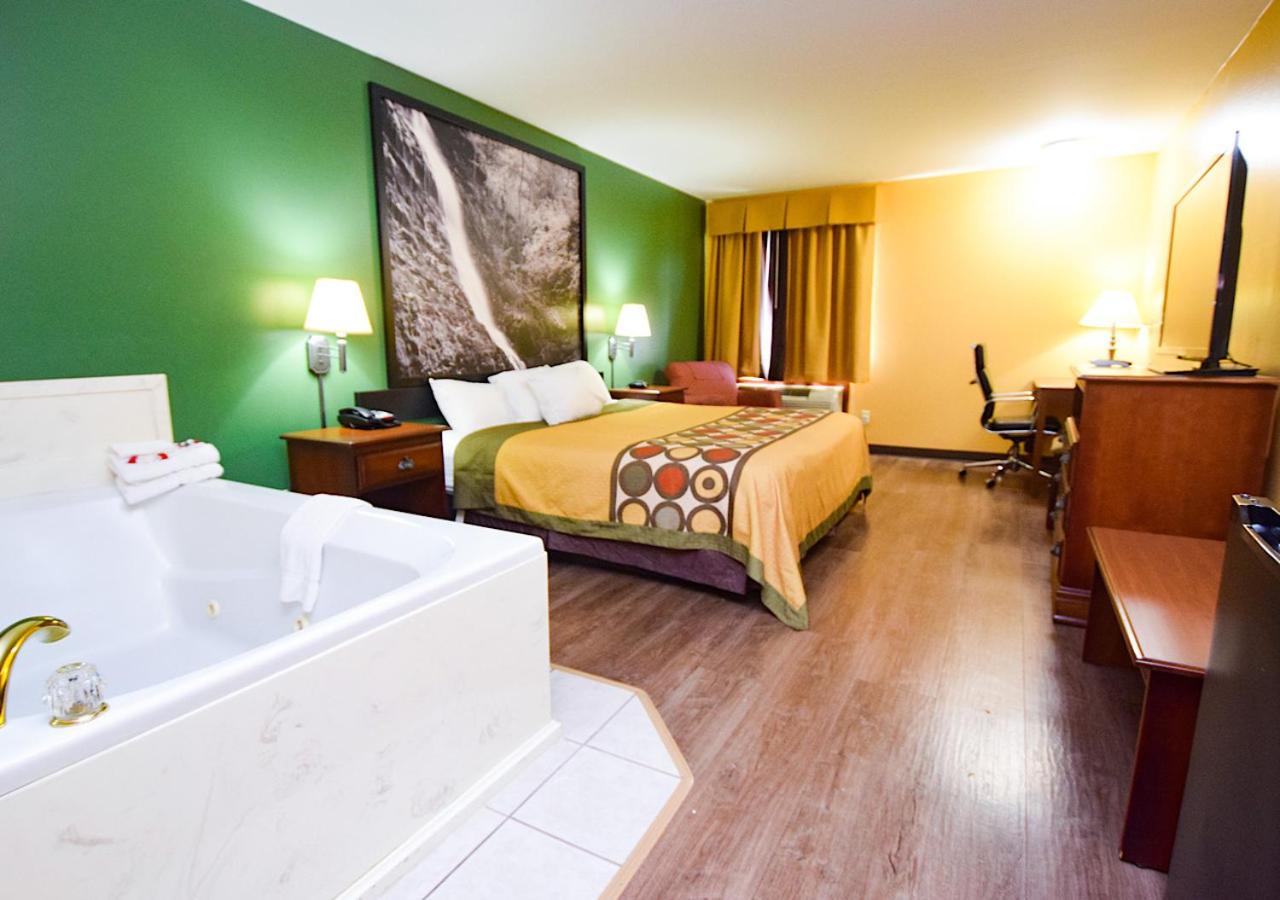 Searcy Vacations - Super 8 by Wyndham Searcy AR - Property Image 2