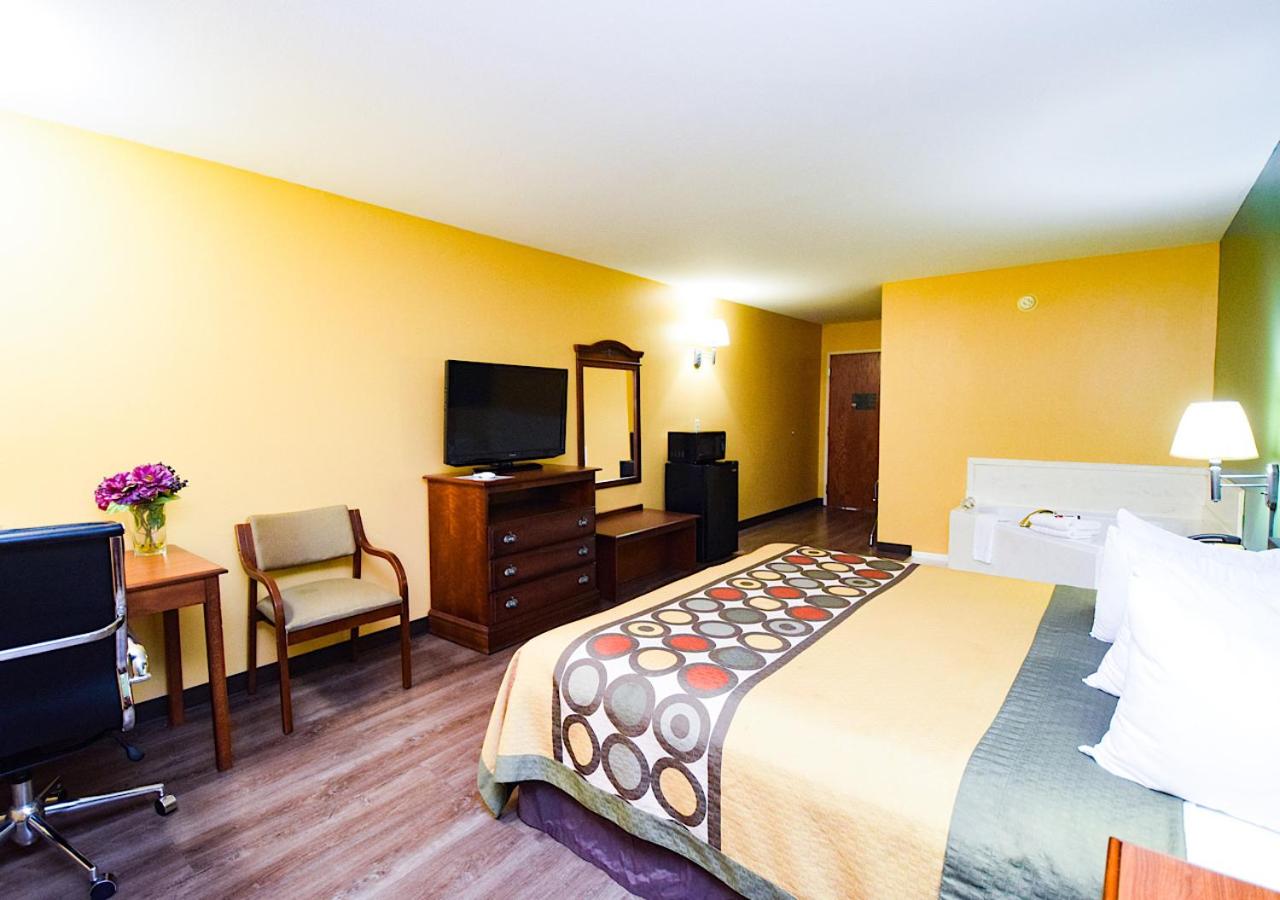 Searcy Vacations - Super 8 by Wyndham Searcy AR - Property Image 4