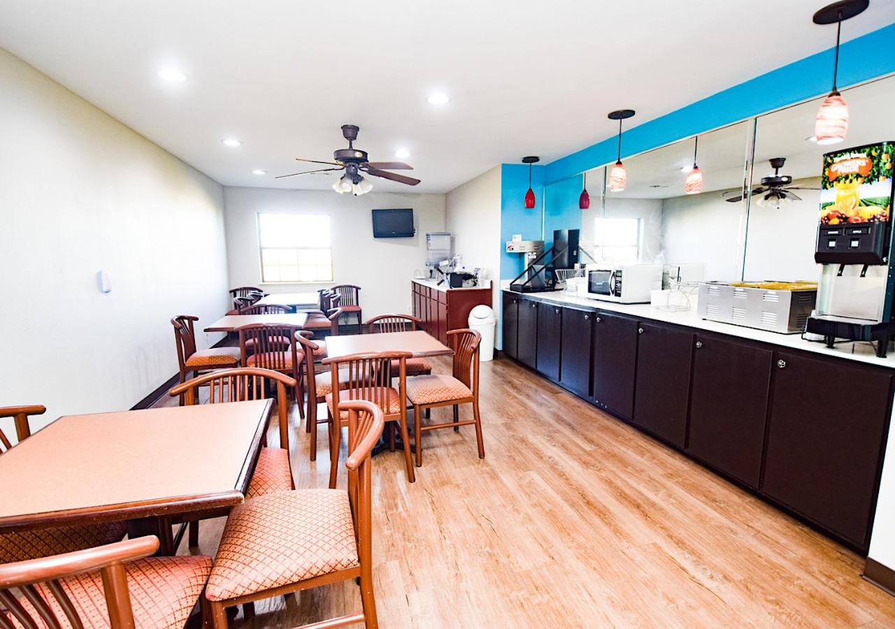 Searcy Vacations - Super 8 by Wyndham Searcy AR - Property Image 5