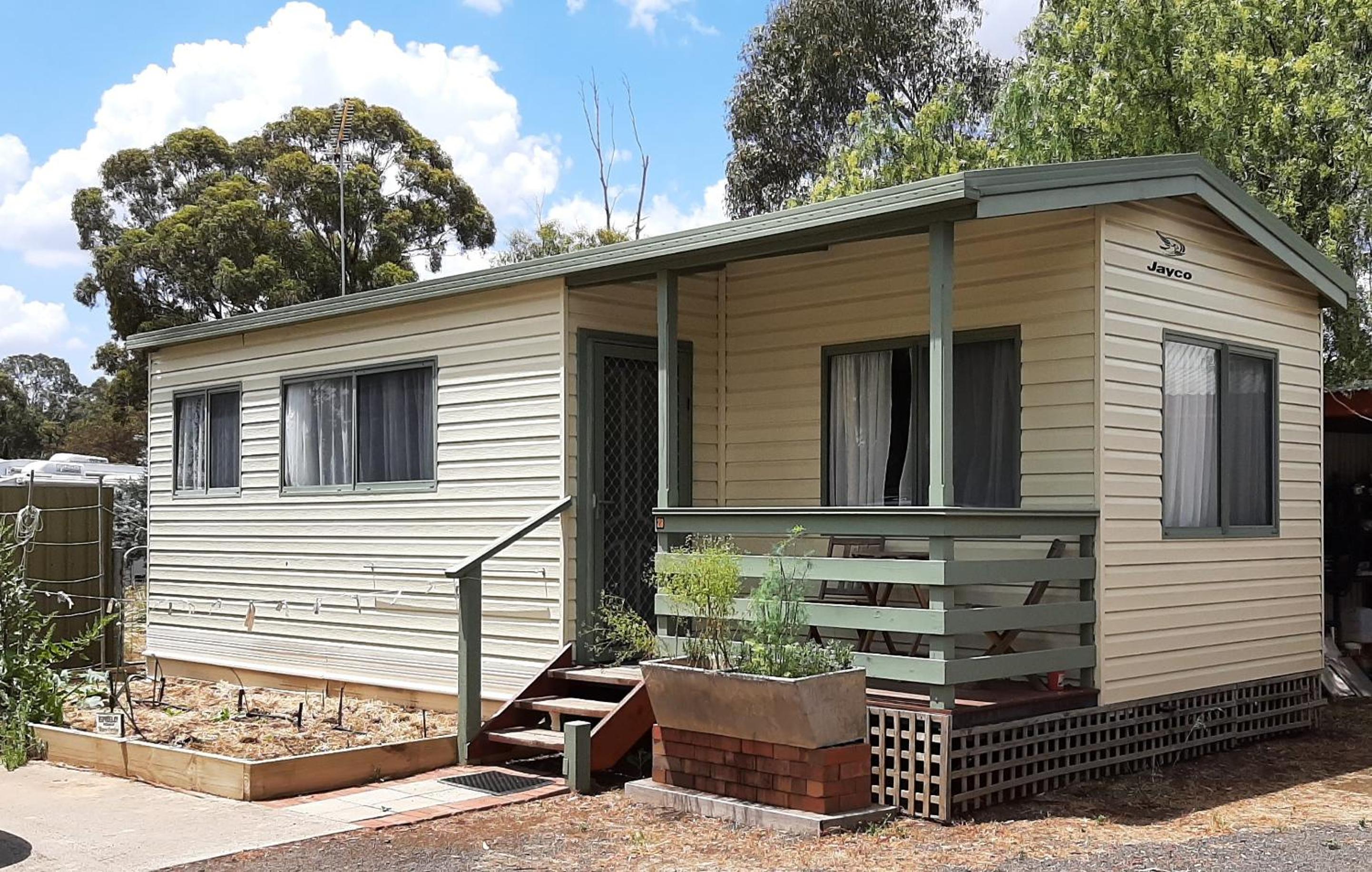 Golden Country Motel and Caravan Park