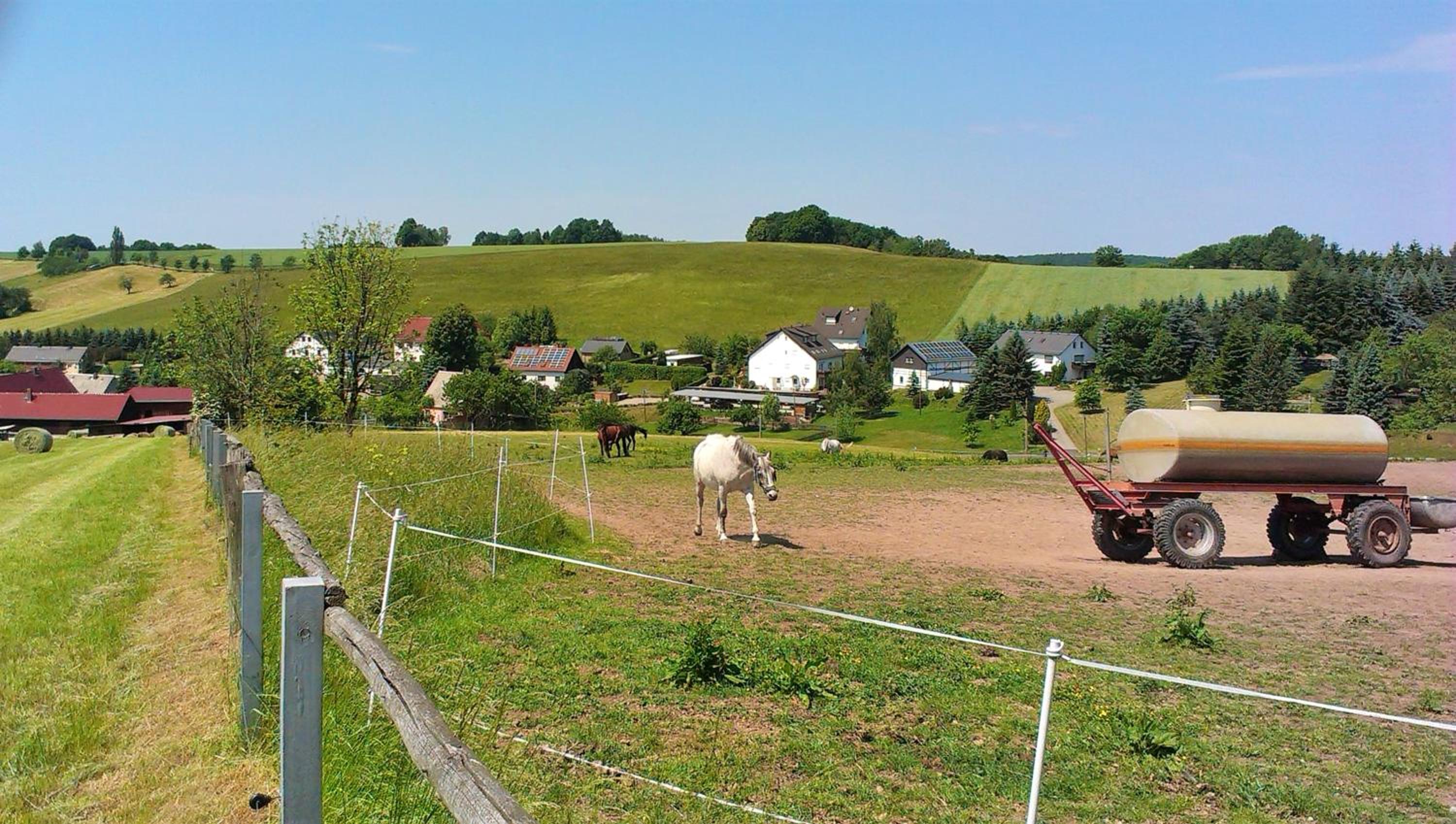 Comfortable apartment in Obernaundorf with shared pool, 45m²