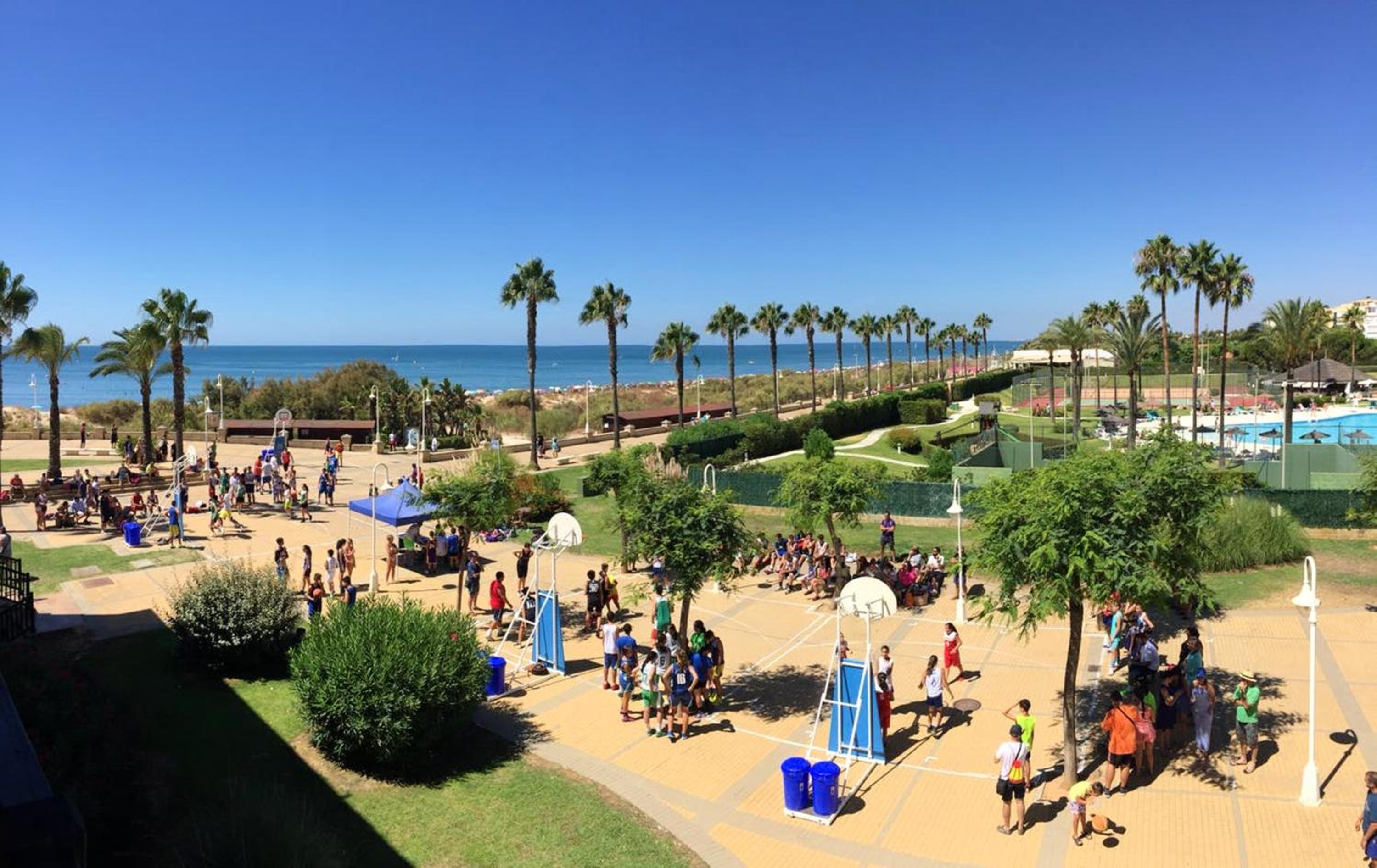 Welcoming House in Islantilla Pool and Garden View