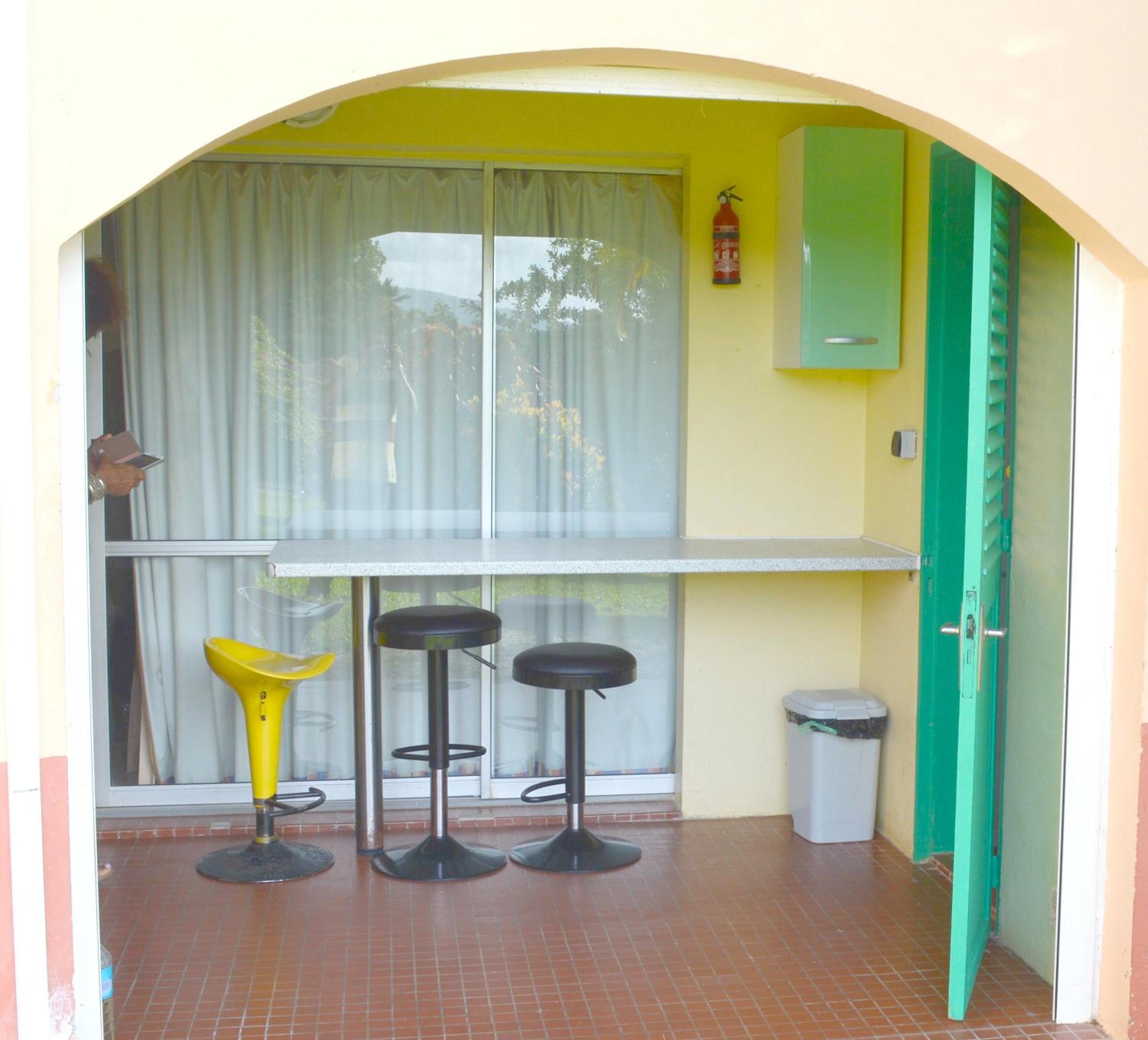 Studio en bord de mer à Sainte-Anne - 25 m² avec jardin. view 3