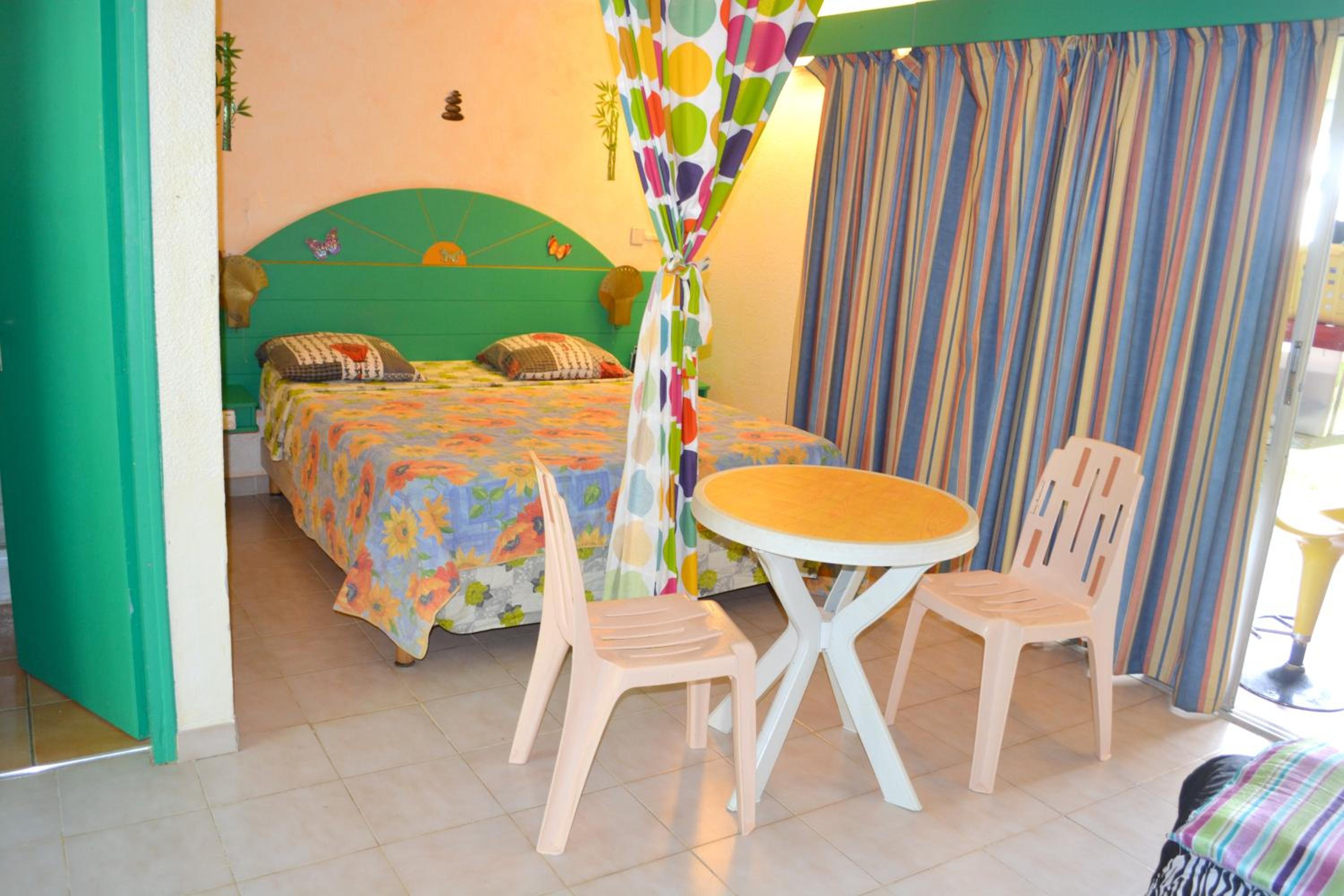 Studio en bord de mer à Sainte-Anne - 25 m² avec jardin. view 2